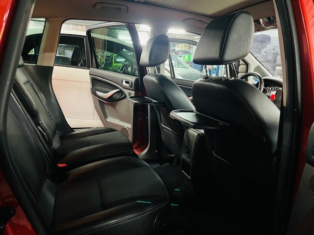 FORD C-Max 2.0 TDCi Titanium PowerShift-image-13