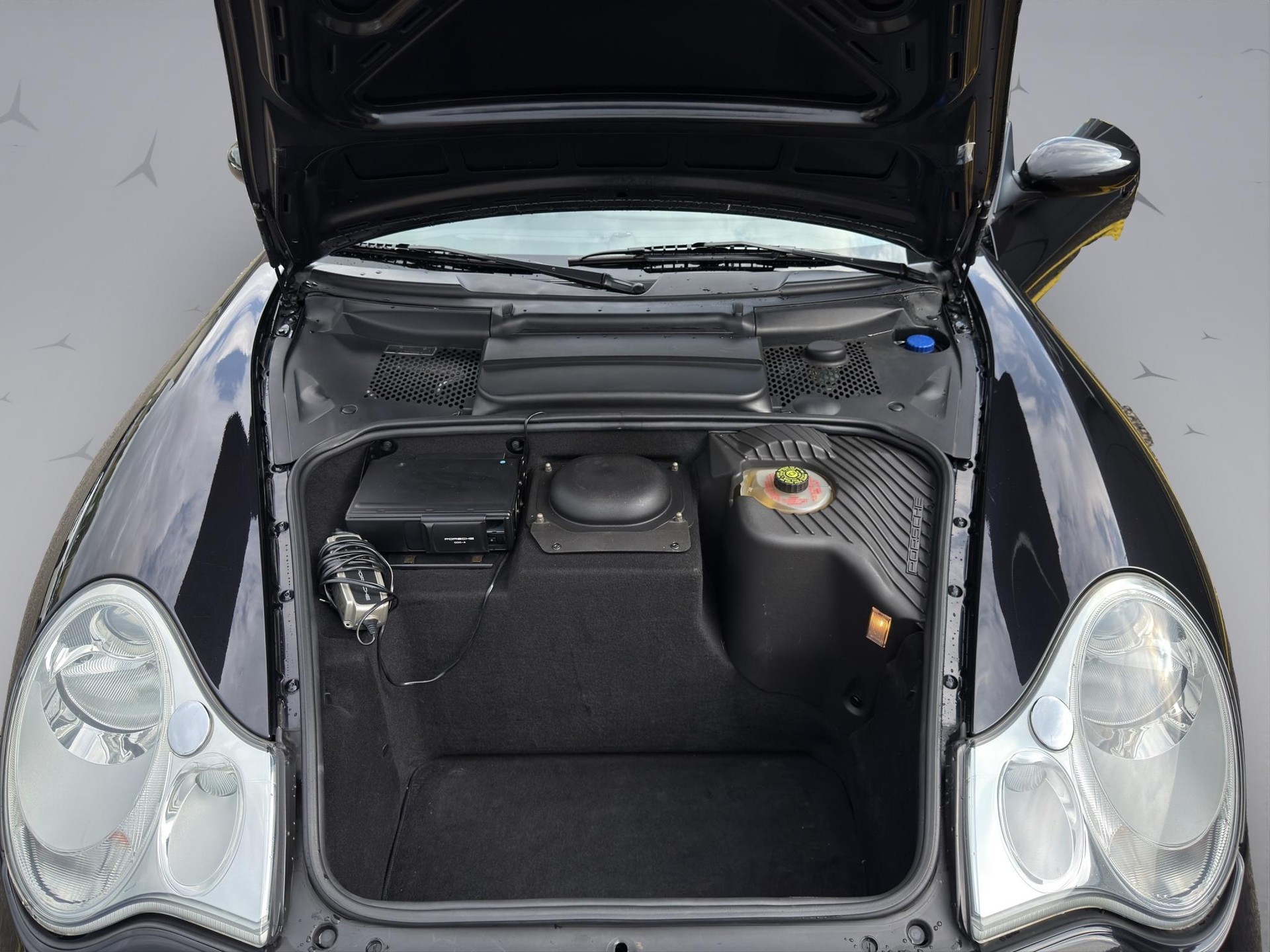 PORSCHE 911 Cabriolet 3.6 Turbo-image-17