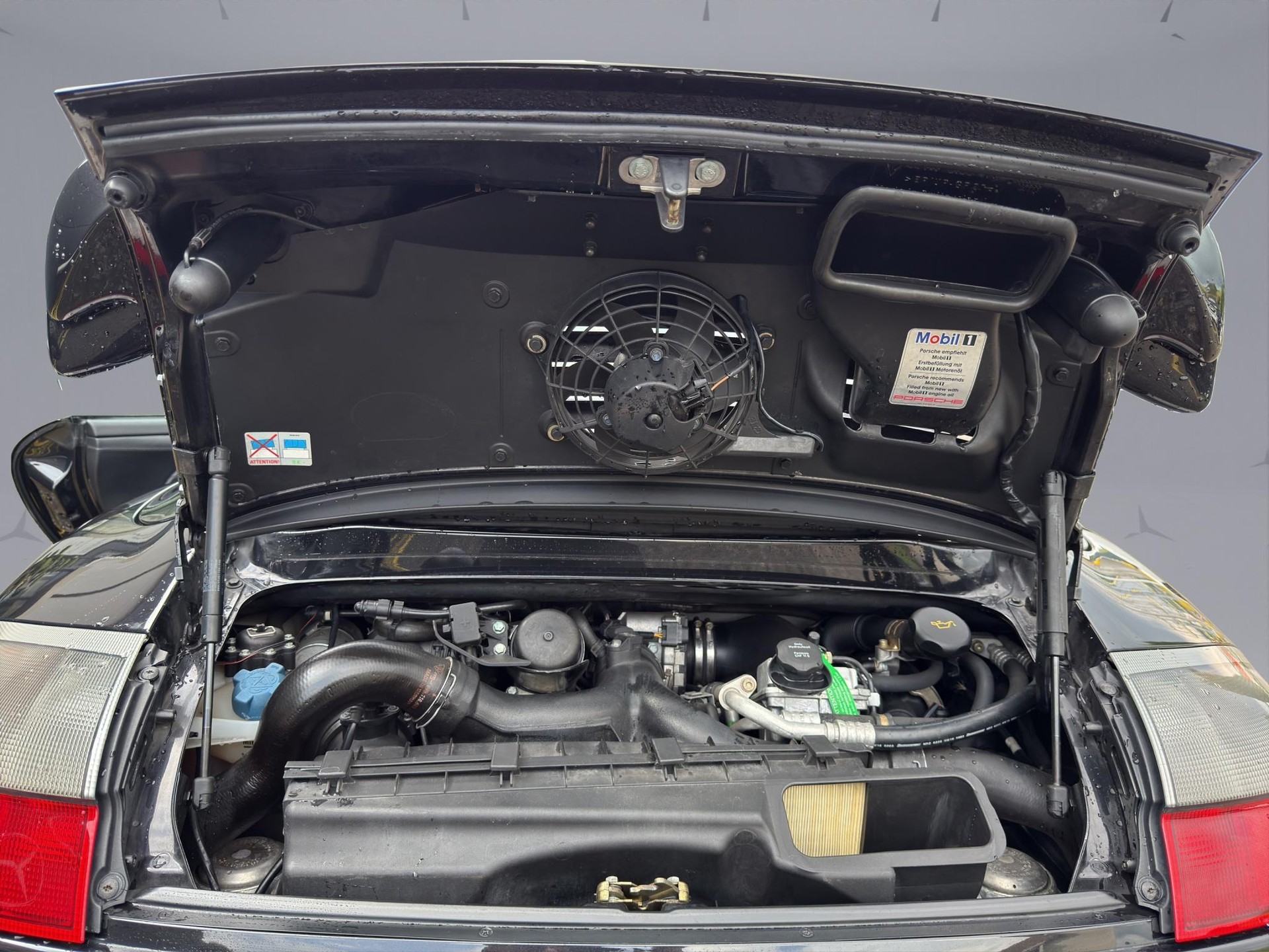 PORSCHE 911 Cabriolet 3.6 Turbo-image-18