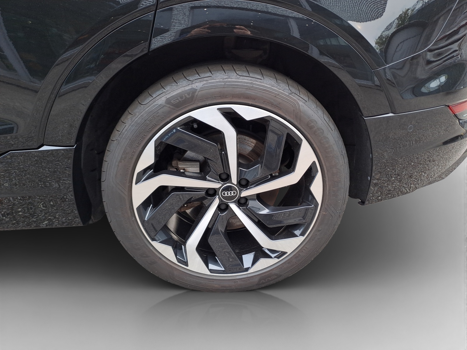 AUDI e-tron 50 S Line Attraction quattro-image-14