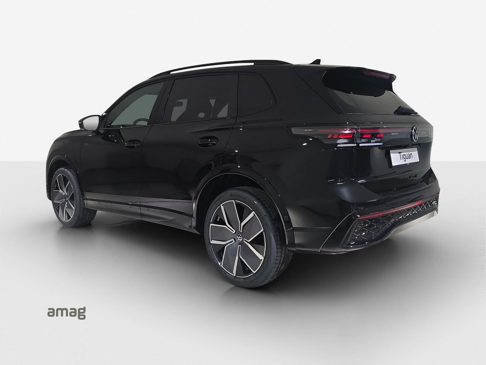 VW Tiguan 2.0 TSI DSG R-Line 4Motion-image-2