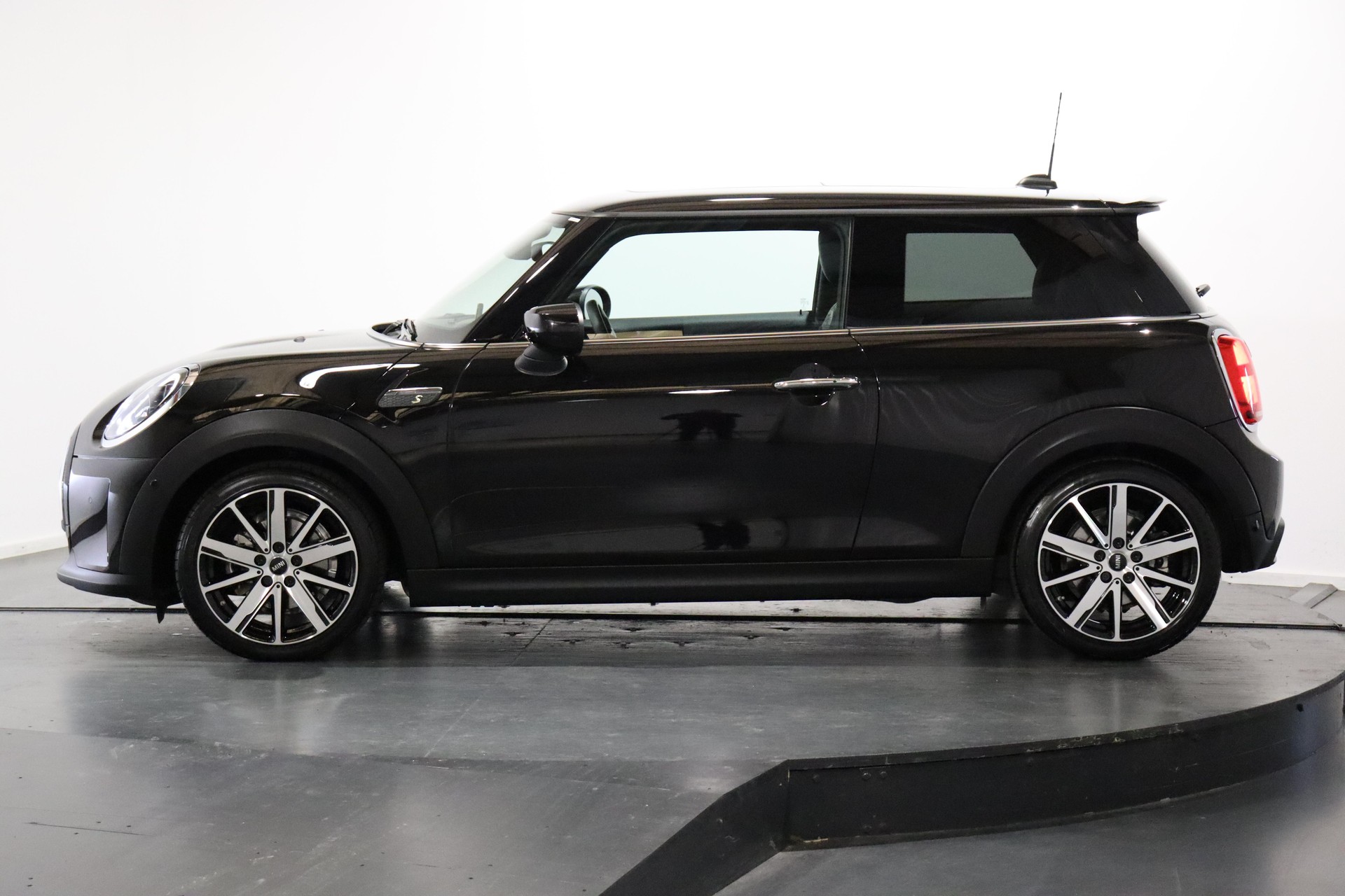 MINI F56 Cooper SE-image-4