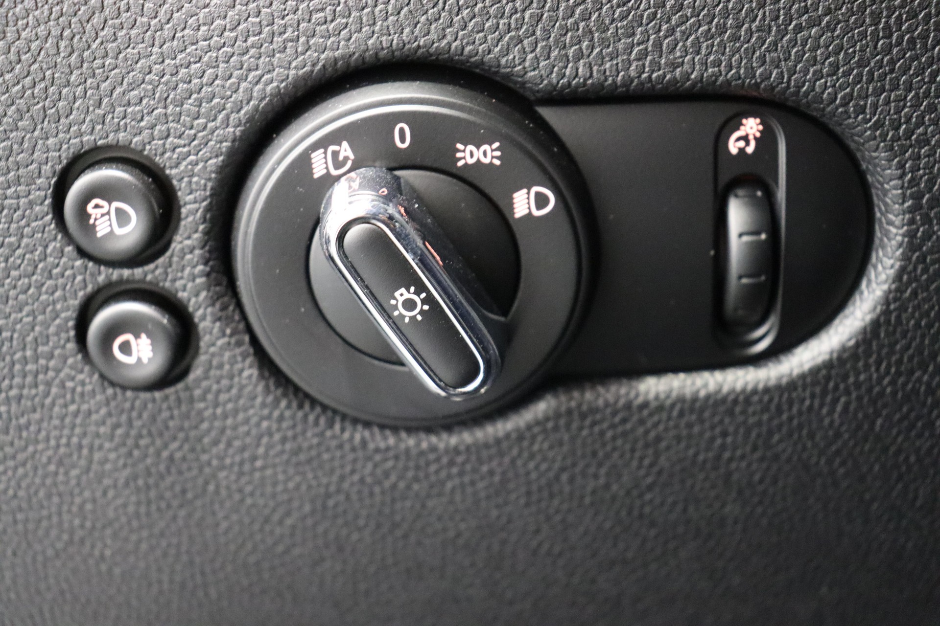 MINI F56 Cooper SE-image-2