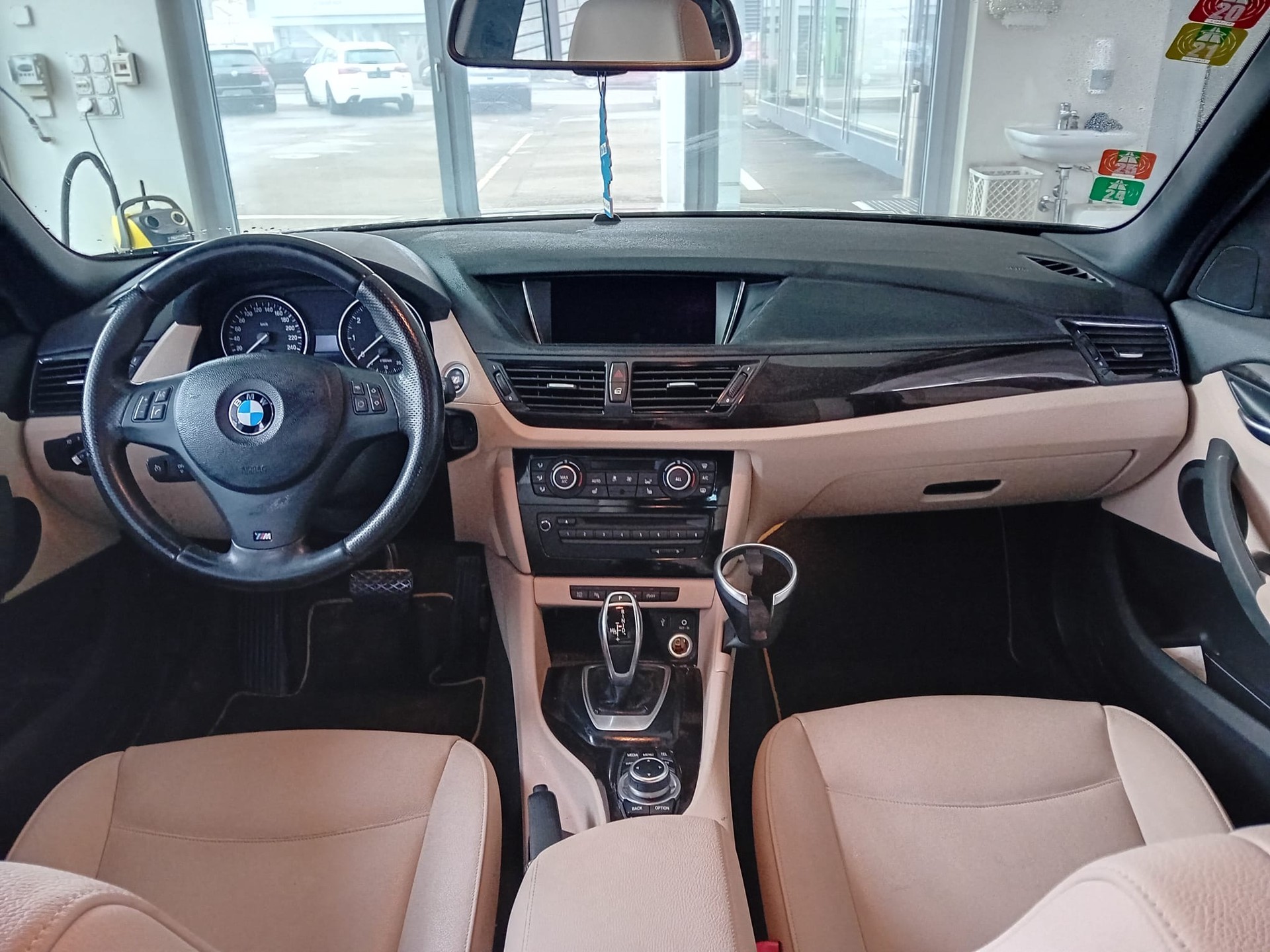 BMW X1 xDrive 20i Sport Line Steptronic-image-8