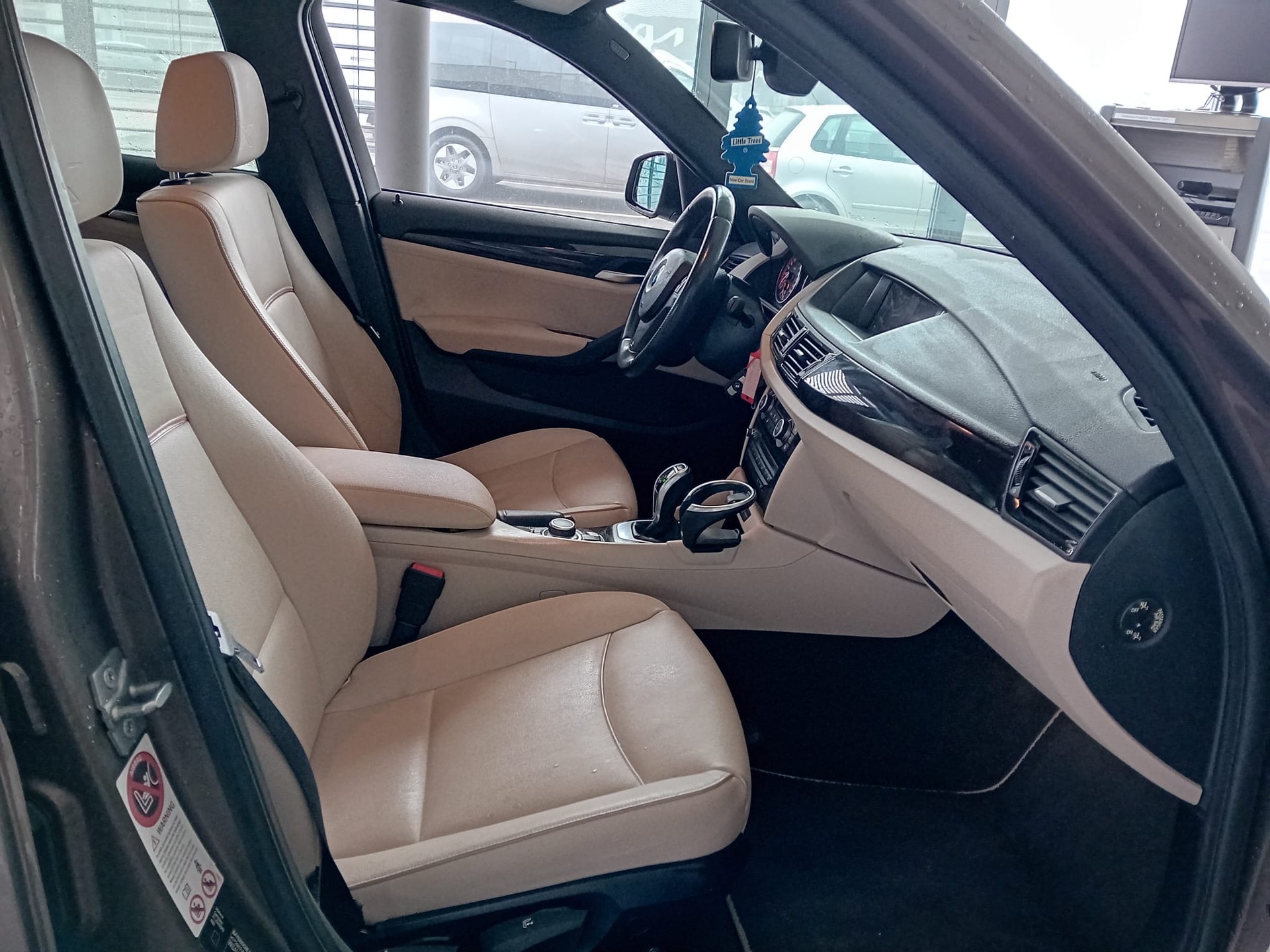 BMW X1 xDrive 20i Sport Line Steptronic-image-6