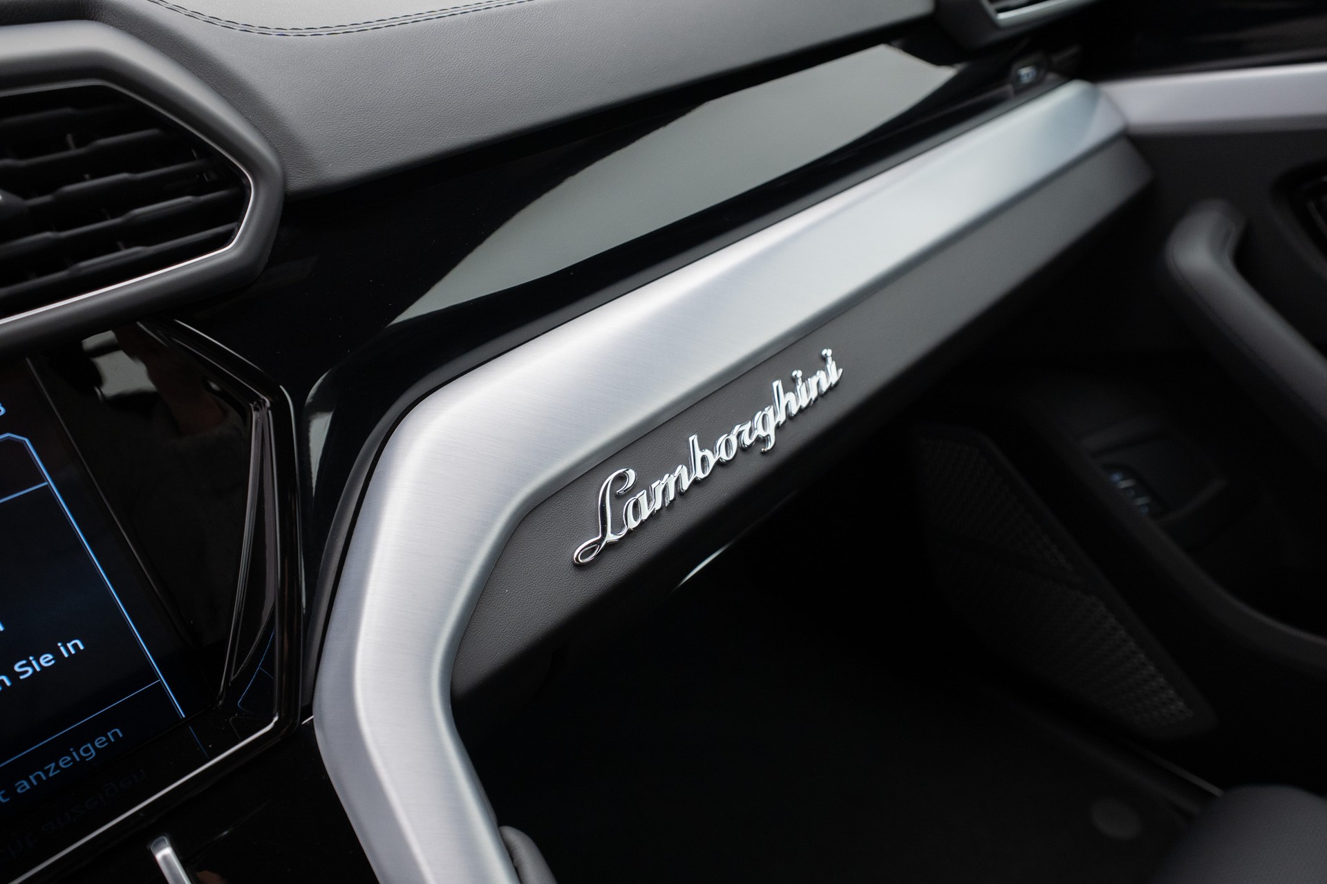 LAMBORGHINI Urus S-image-13