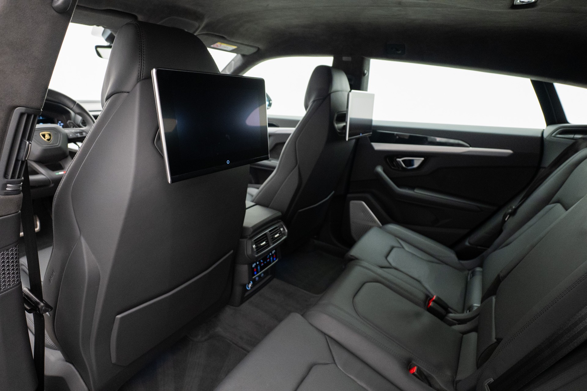 LAMBORGHINI Urus S-image-8