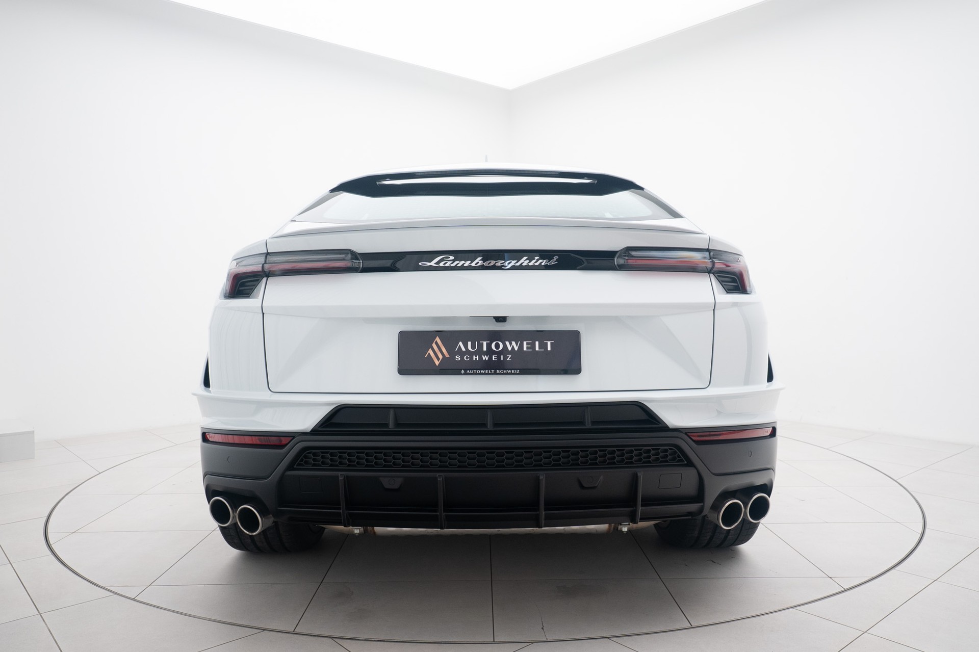 LAMBORGHINI Urus S-image-3