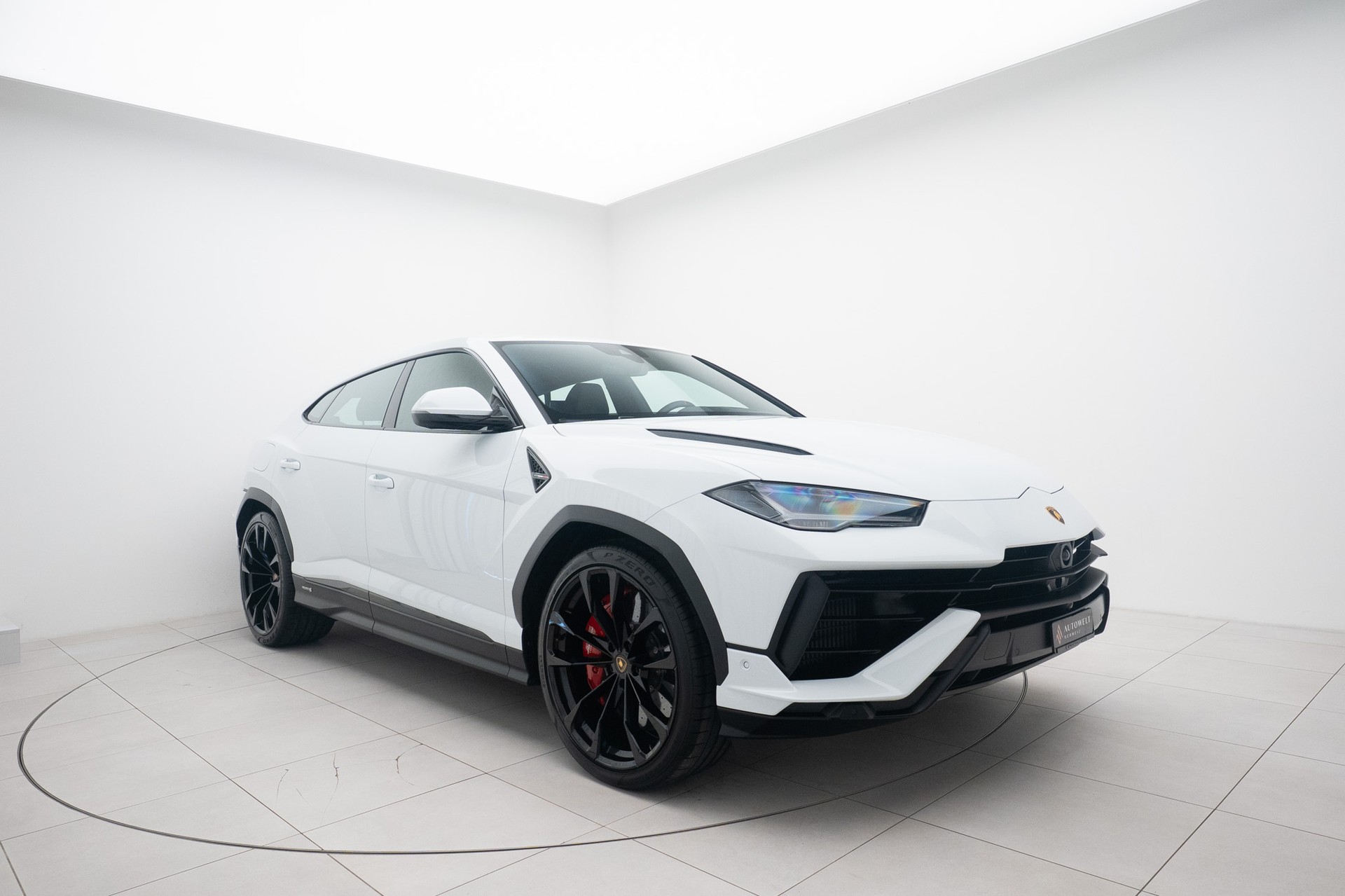 LAMBORGHINI Urus S-image-0