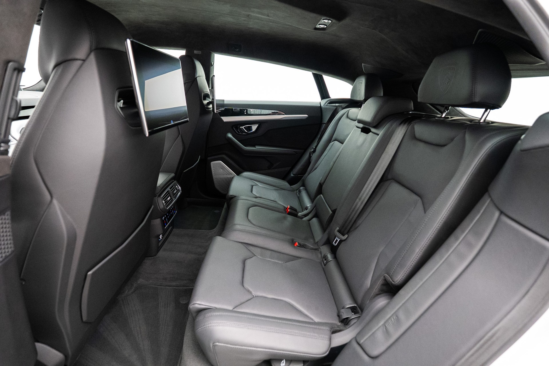 LAMBORGHINI Urus S-image-14