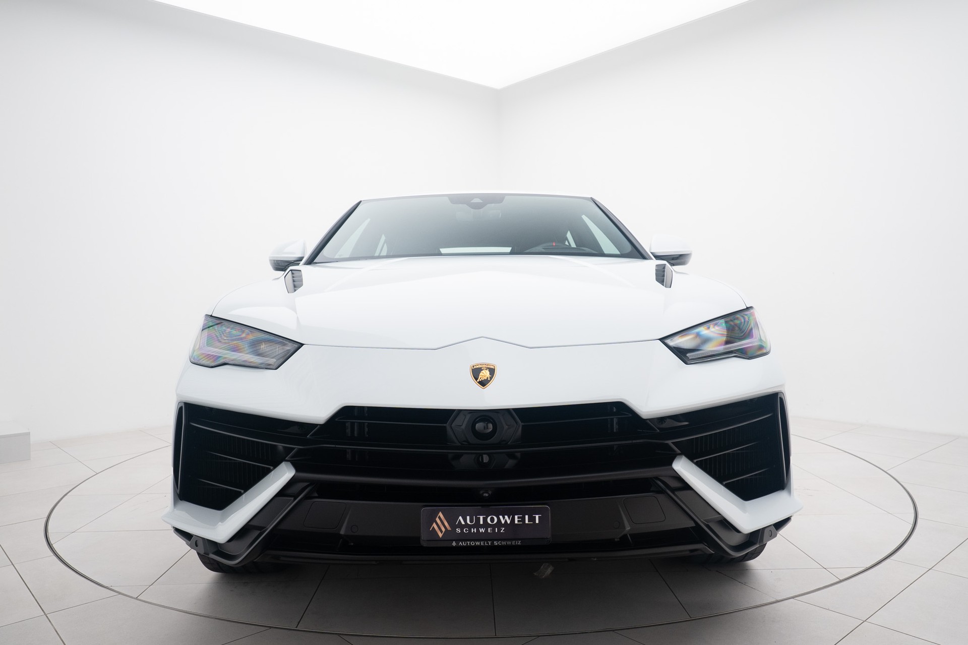 LAMBORGHINI Urus S-image-4