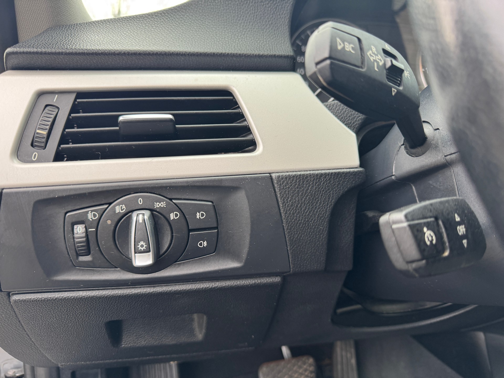 BMW 320d xDrive Touring Steptronic-image-14