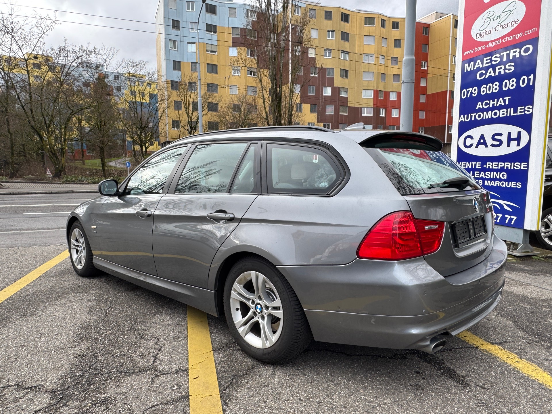 BMW 320d xDrive Touring Steptronic-image-5
