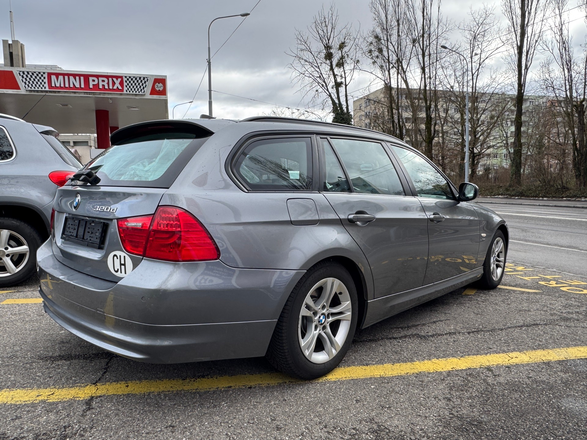 BMW 320d xDrive Touring Steptronic-image-4