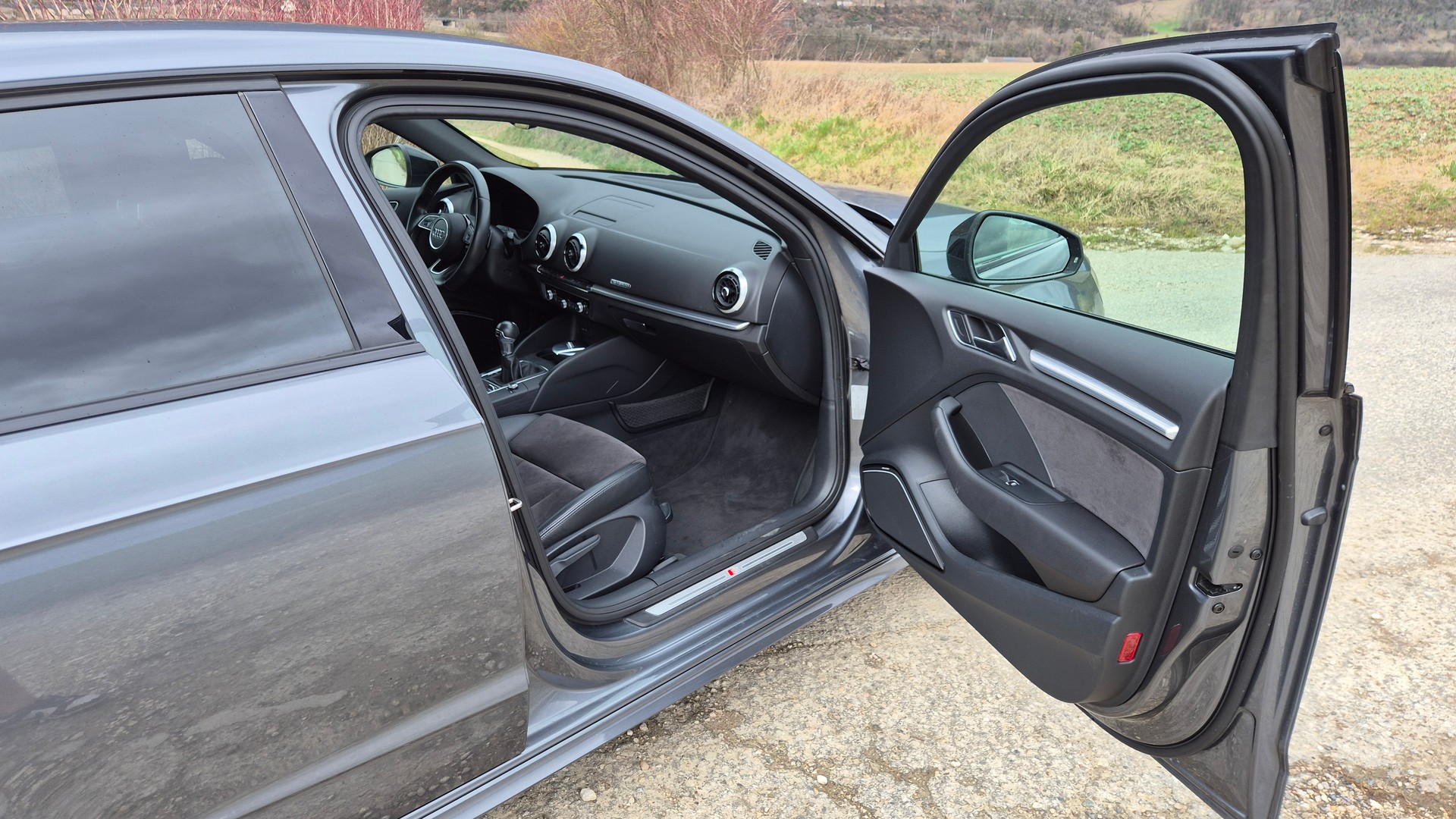 AUDI A3 Sportback 2.0 TFSI Sport quattro S-tronic-image-13