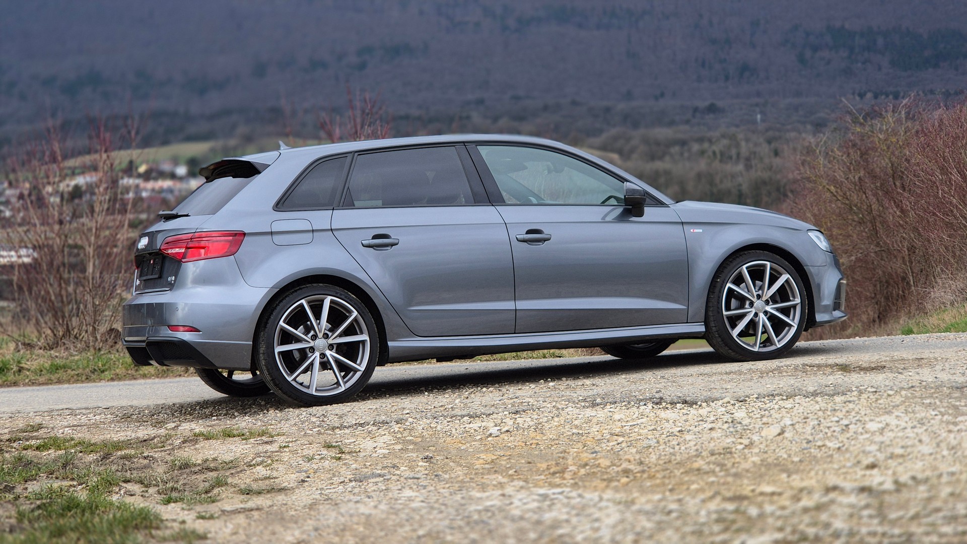 AUDI A3 Sportback 2.0 TFSI Sport quattro S-tronic-image-4