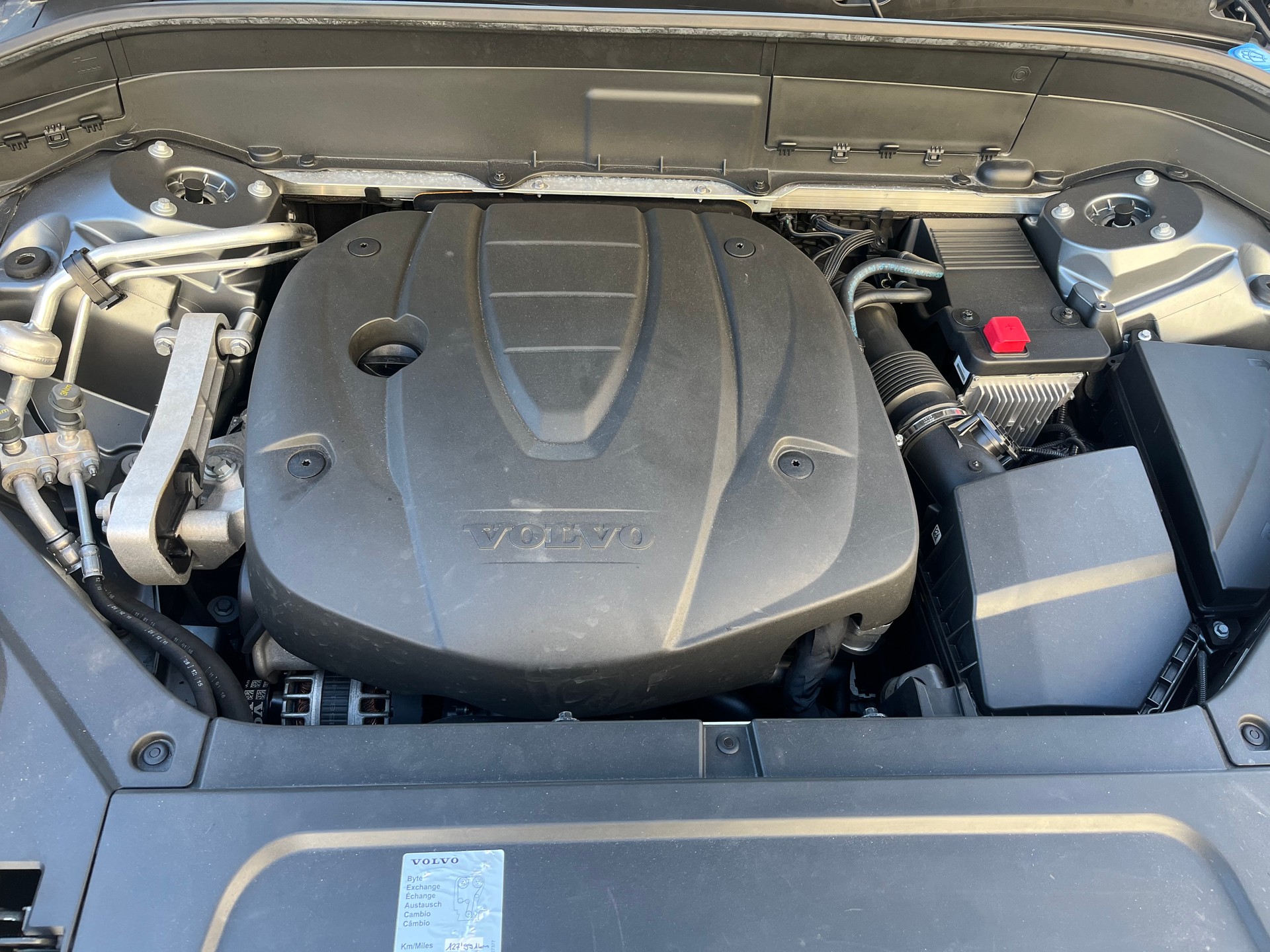 VOLVO XC90 D5 AWD R-Design Geartronic ( 5 places grand coffre avec attelage électrique)-image-27