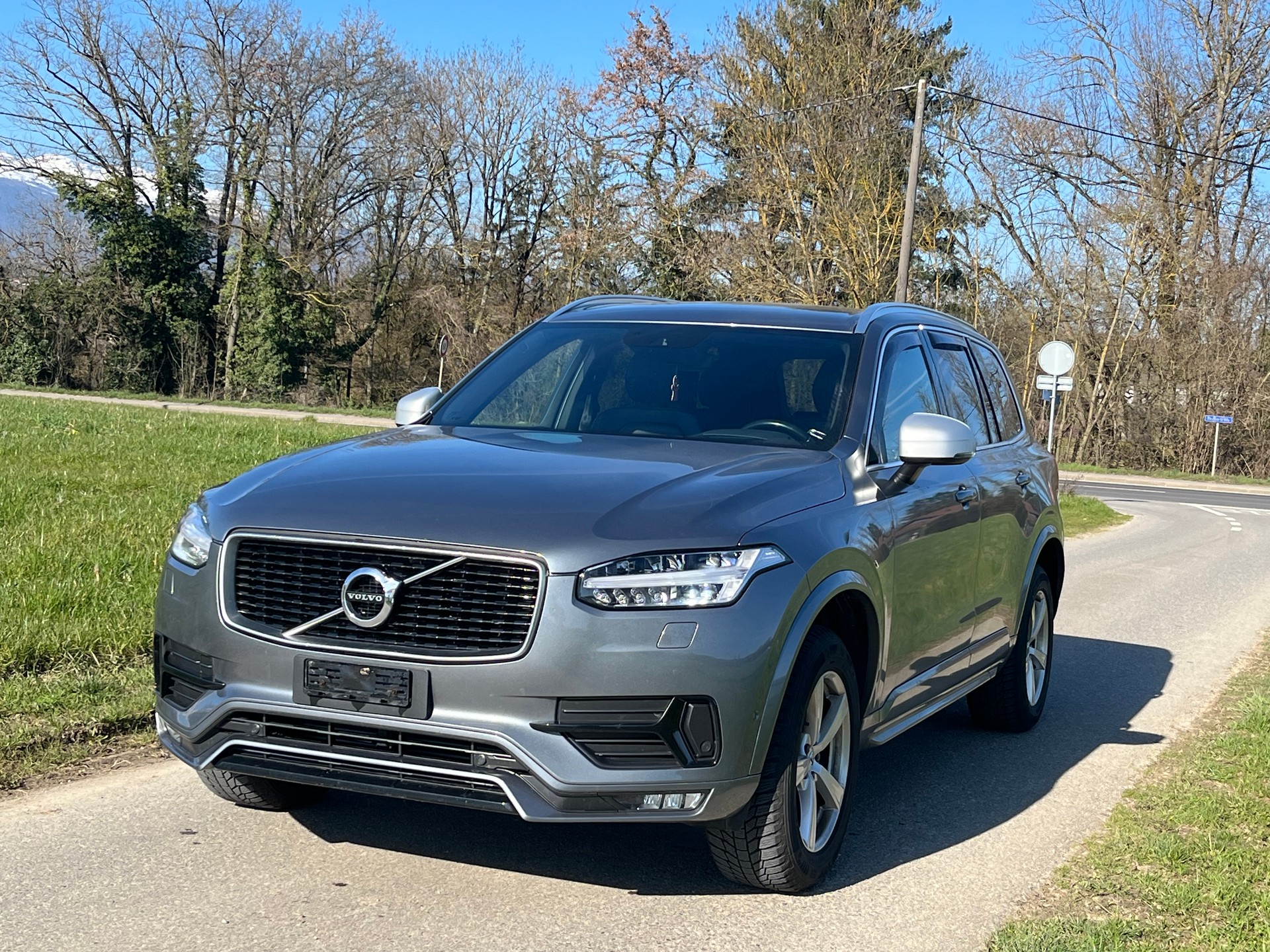 VOLVO XC90 D5 AWD R-Design Geartronic ( 5 places grand coffre avec attelage électrique)-image-5