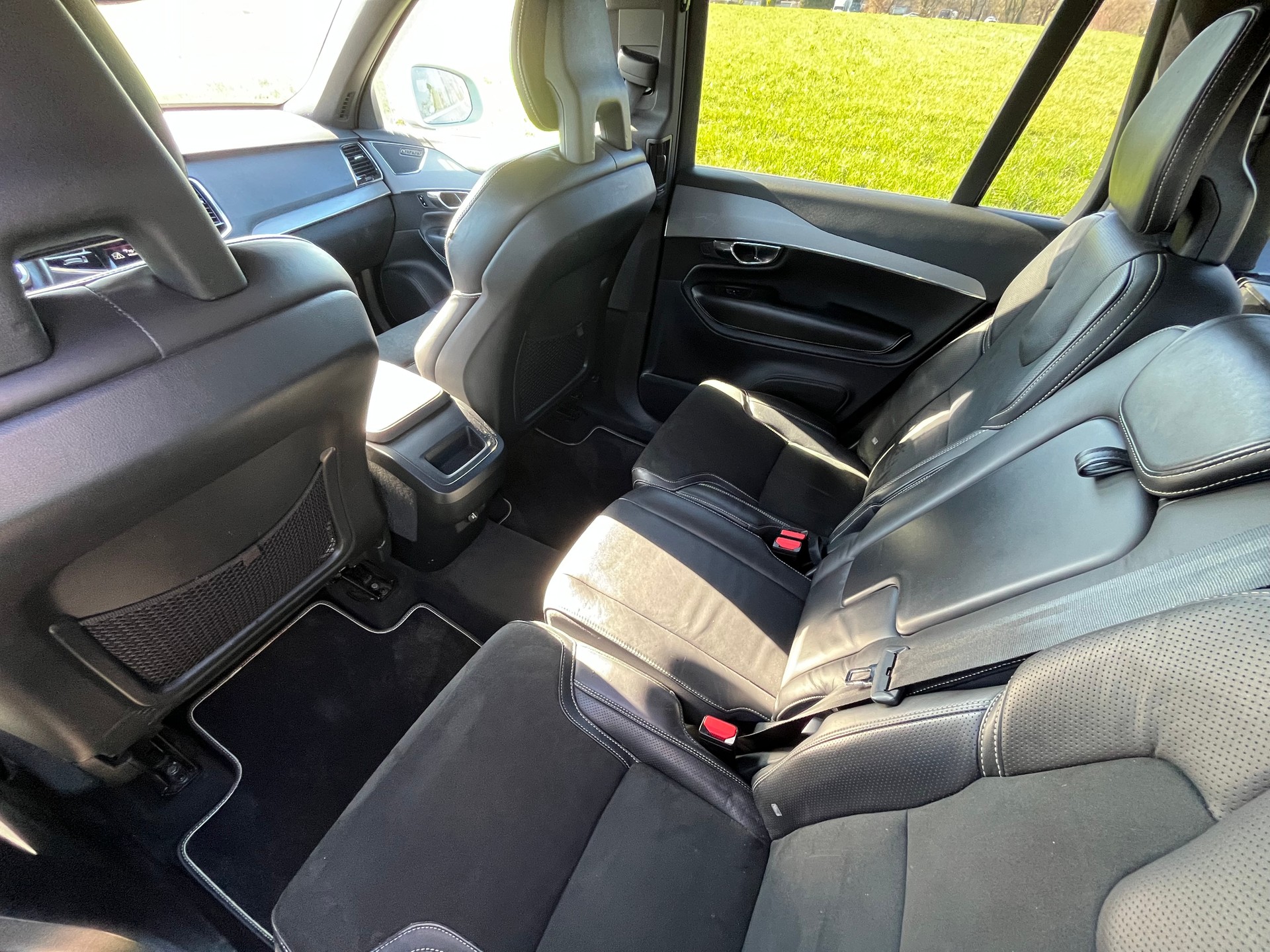 VOLVO XC90 D5 AWD R-Design Geartronic ( 5 places grand coffre avec attelage électrique)-image-18