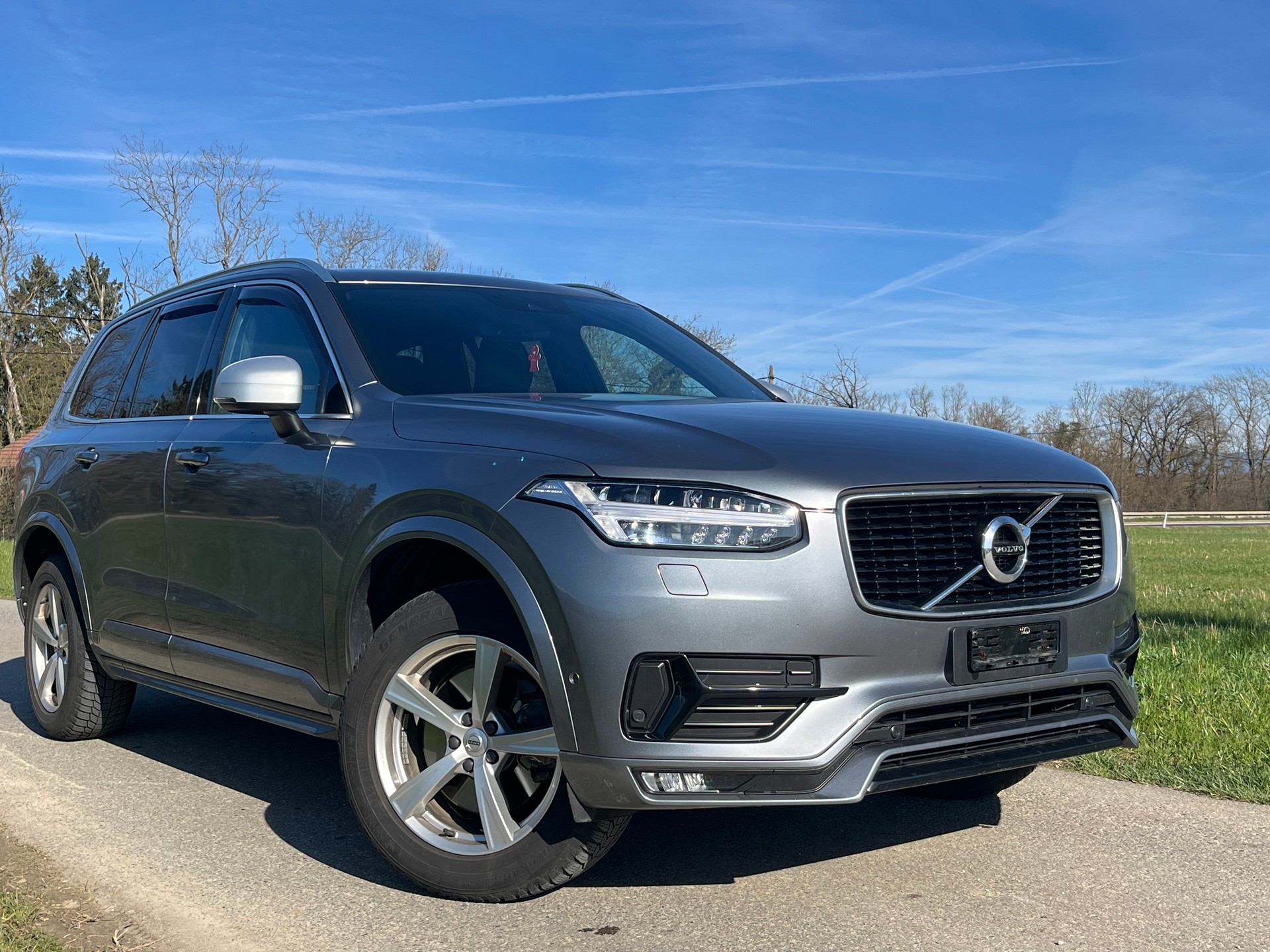 VOLVO XC90 D5 AWD R-Design Geartronic ( 5 places grand coffre avec attelage électrique)-showroom-element-3