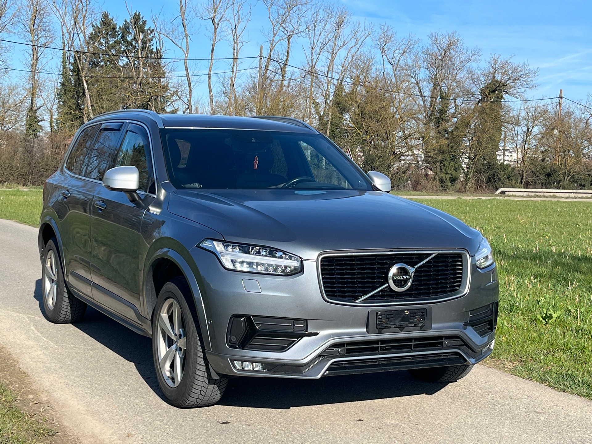 VOLVO XC90 D5 AWD R-Design Geartronic ( 5 places grand coffre avec attelage électrique)-image-4