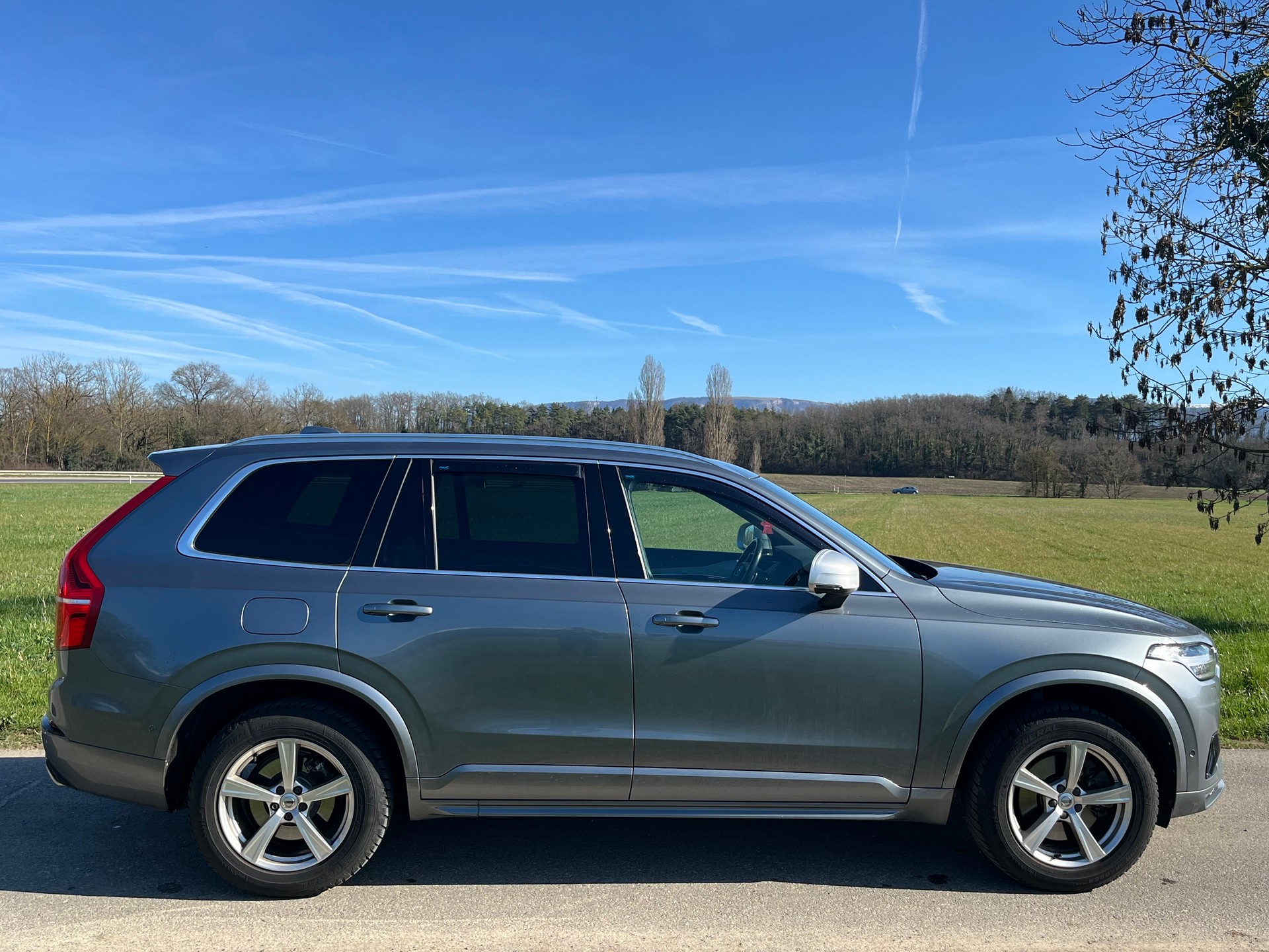 VOLVO XC90 D5 AWD R-Design Geartronic ( 5 places grand coffre avec attelage électrique)-image-6