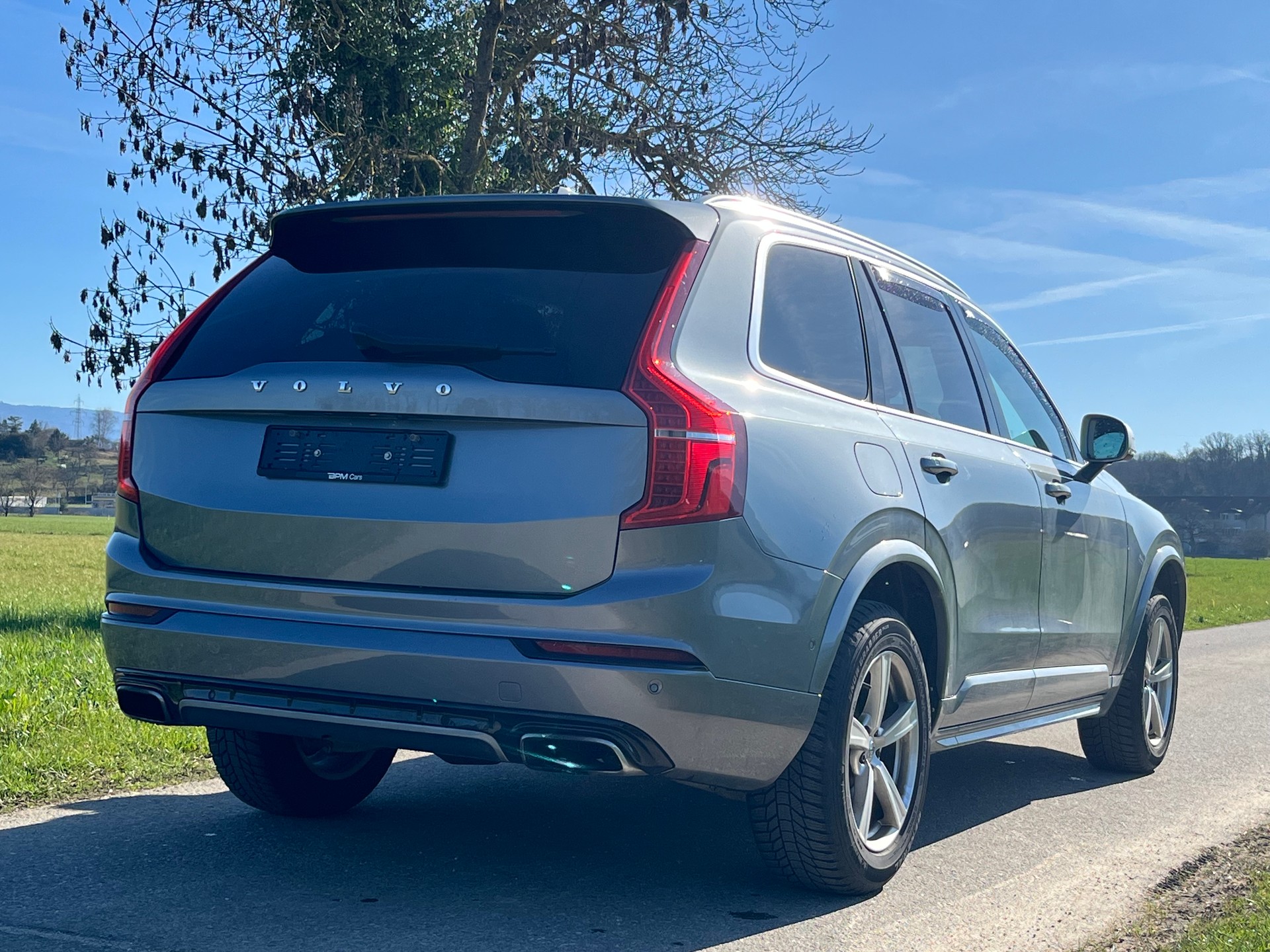 VOLVO XC90 D5 AWD R-Design Geartronic ( 5 places grand coffre avec attelage électrique)-image-9