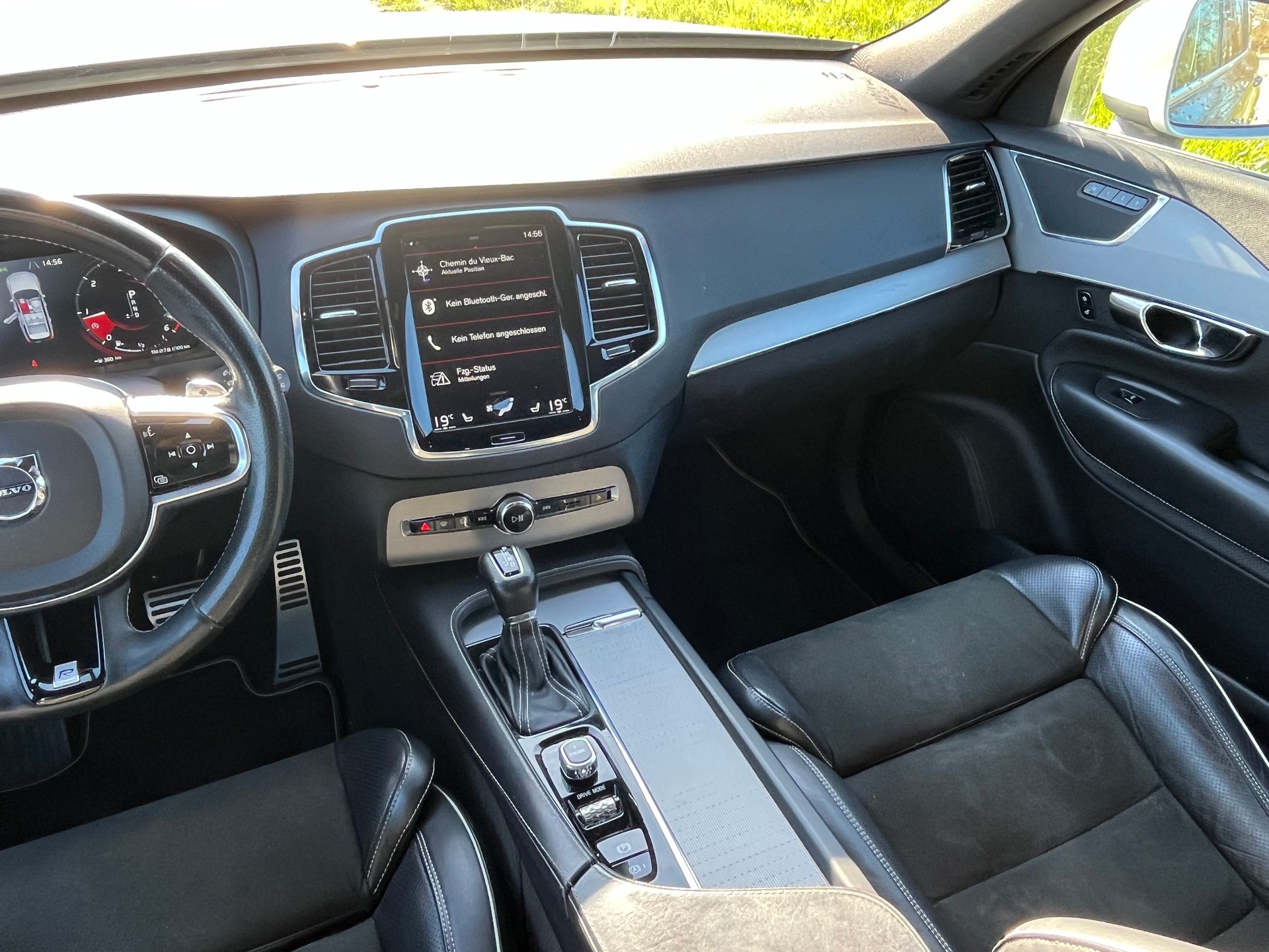 VOLVO XC90 D5 AWD R-Design Geartronic ( 5 places grand coffre avec attelage électrique)-image-22