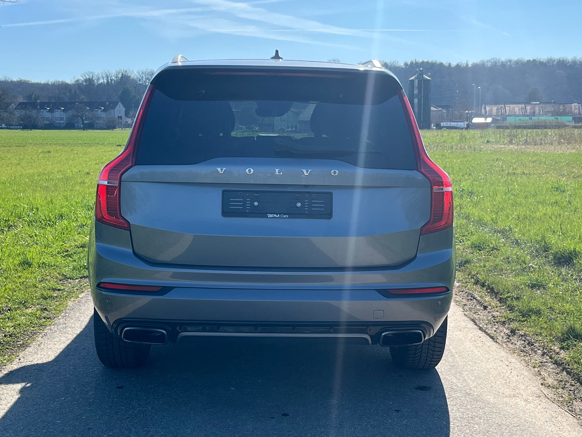 VOLVO XC90 D5 AWD R-Design Geartronic ( 5 places grand coffre avec attelage électrique)-image-10