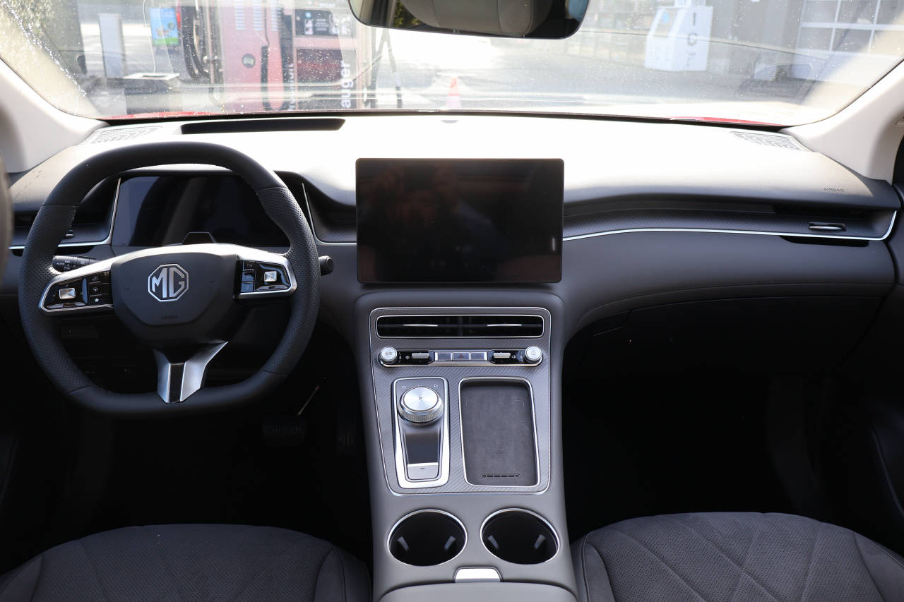 MG S6 EV 77 kWh Luxury 4WD-image-9