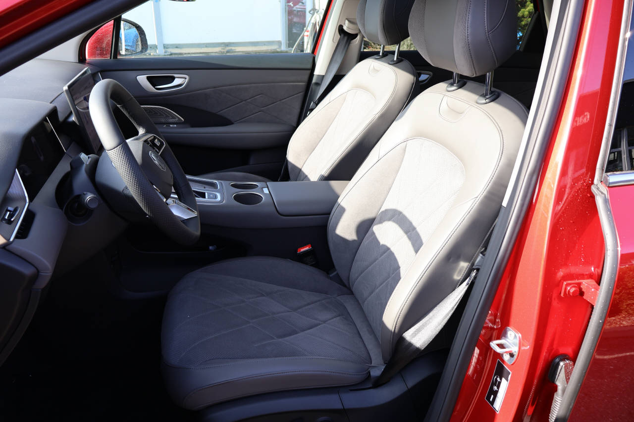 MG S6 EV 77 kWh Luxury 4WD-image-8