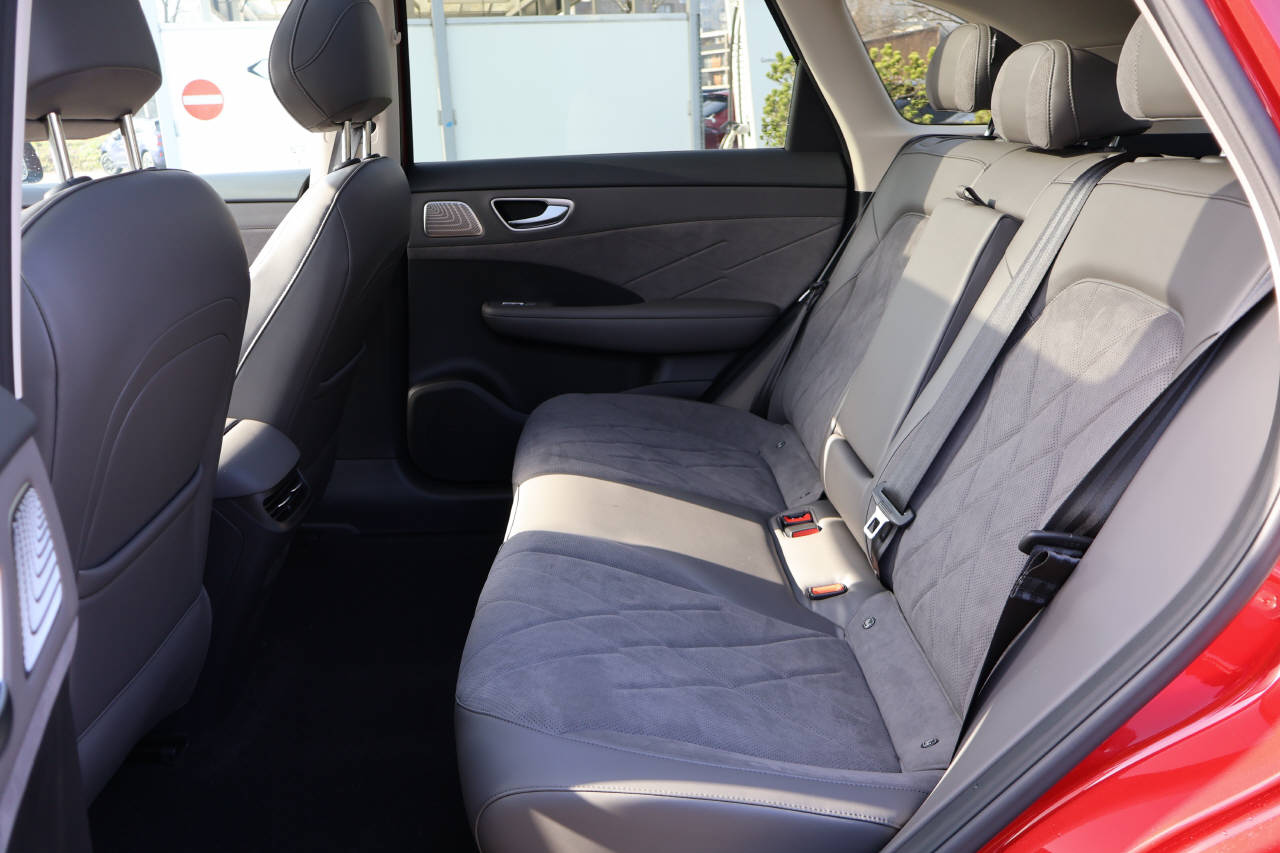 MG S6 EV 77 kWh Luxury 4WD-image-11