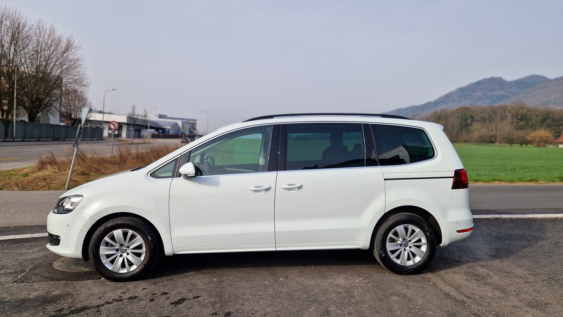 VW Sharan 1.4 TSI BlMT Comfortline DSG-image-1