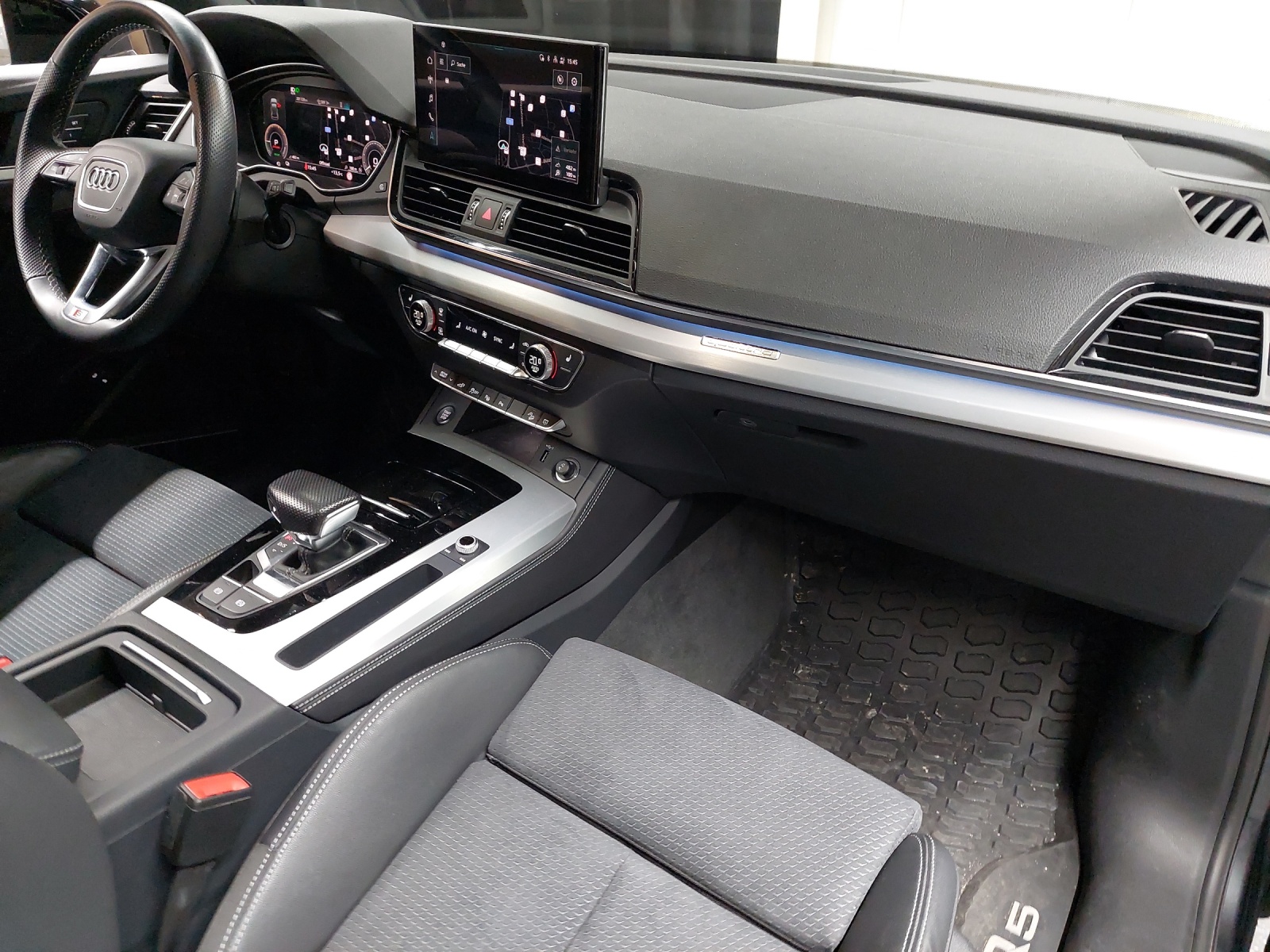 AUDI Q5 50 TFSI e PHEV S line quattro S-tronic-image-9