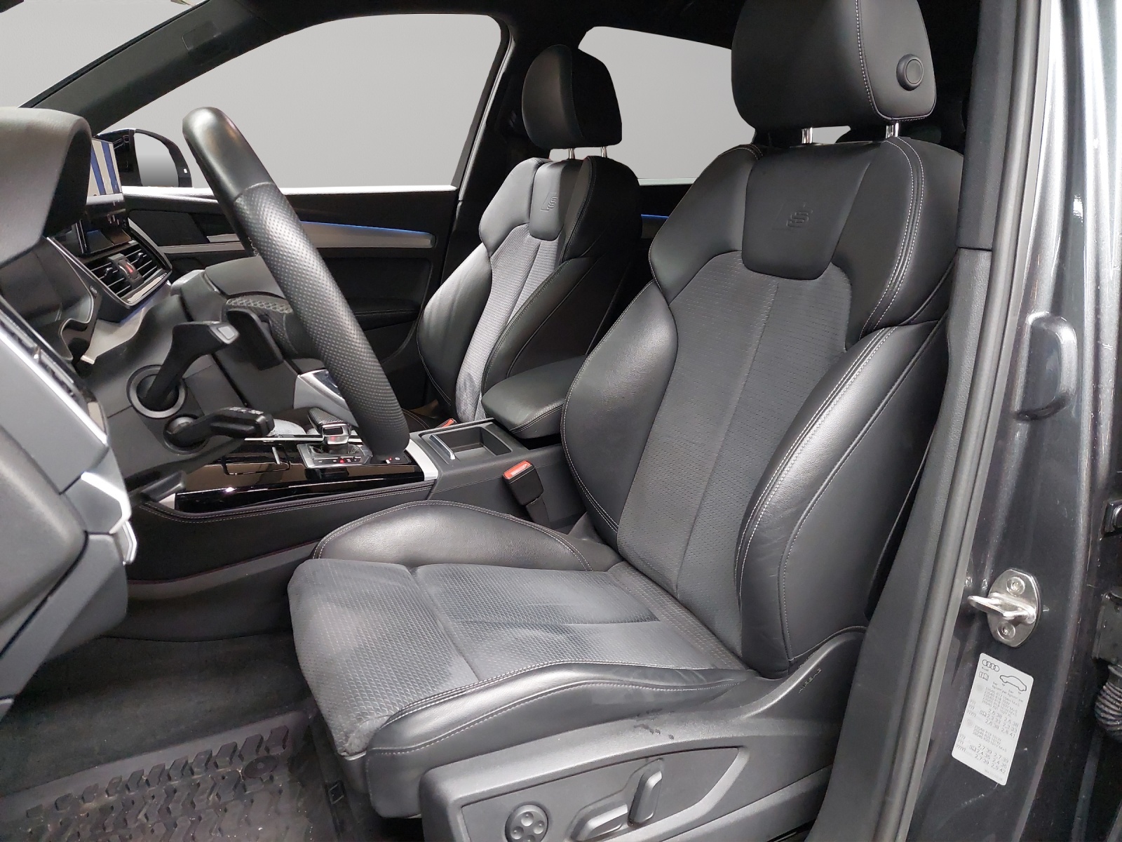 AUDI Q5 50 TFSI e PHEV S line quattro S-tronic-image-5