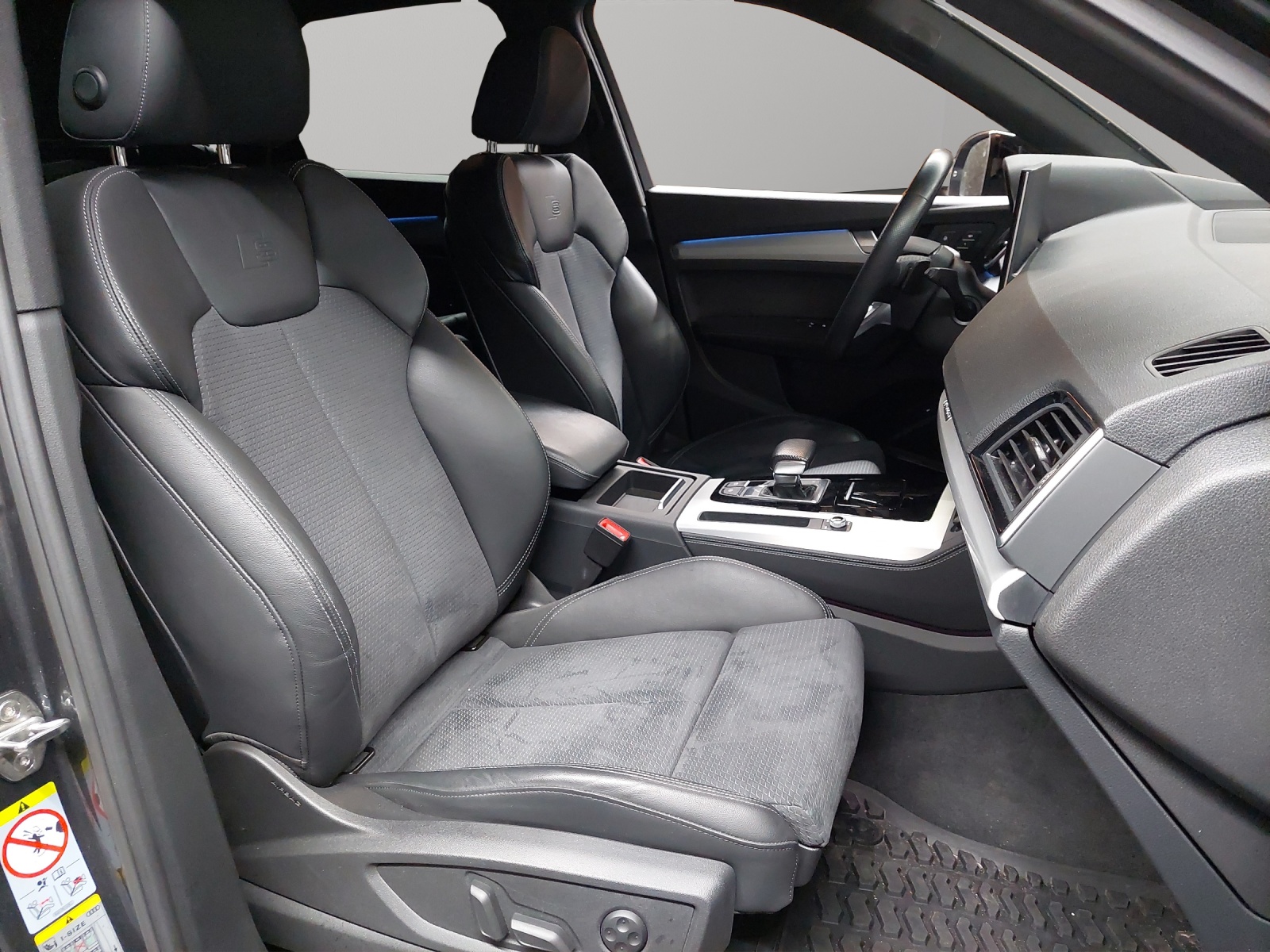 AUDI Q5 50 TFSI e PHEV S line quattro S-tronic-image-8