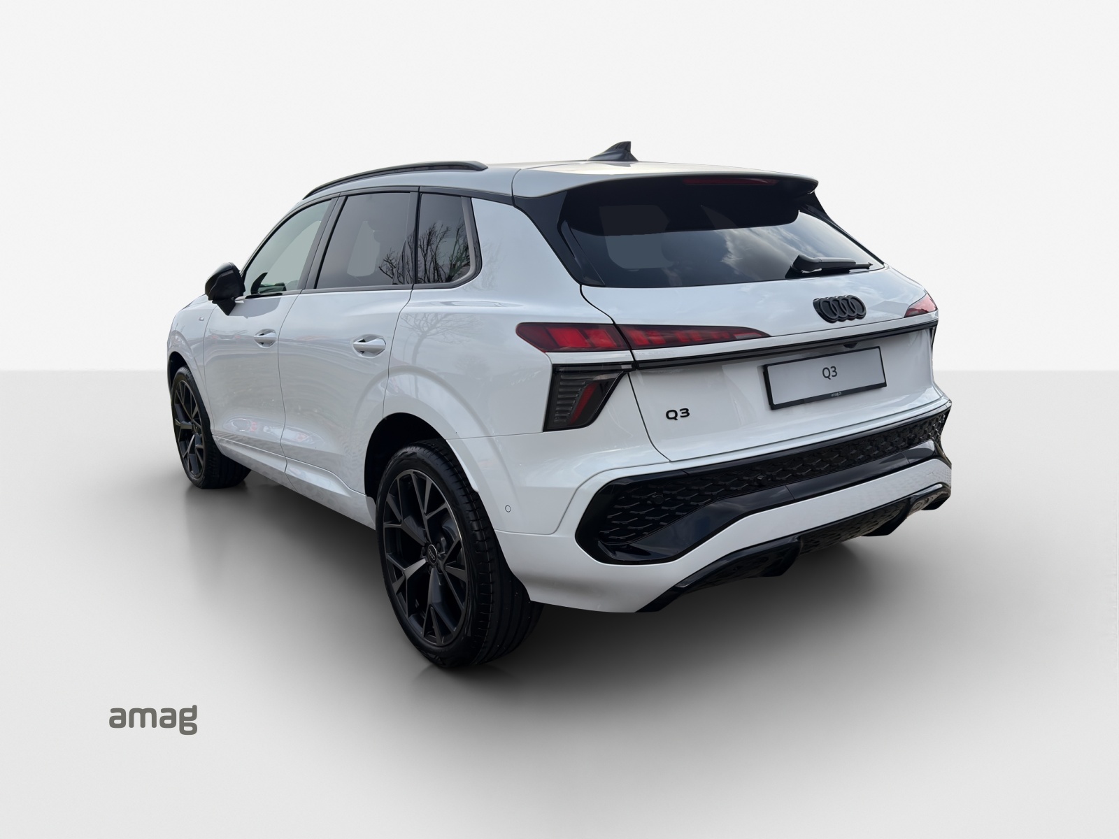 AUDI Q3 SUV 110 kW TFSI S tronic-image-2