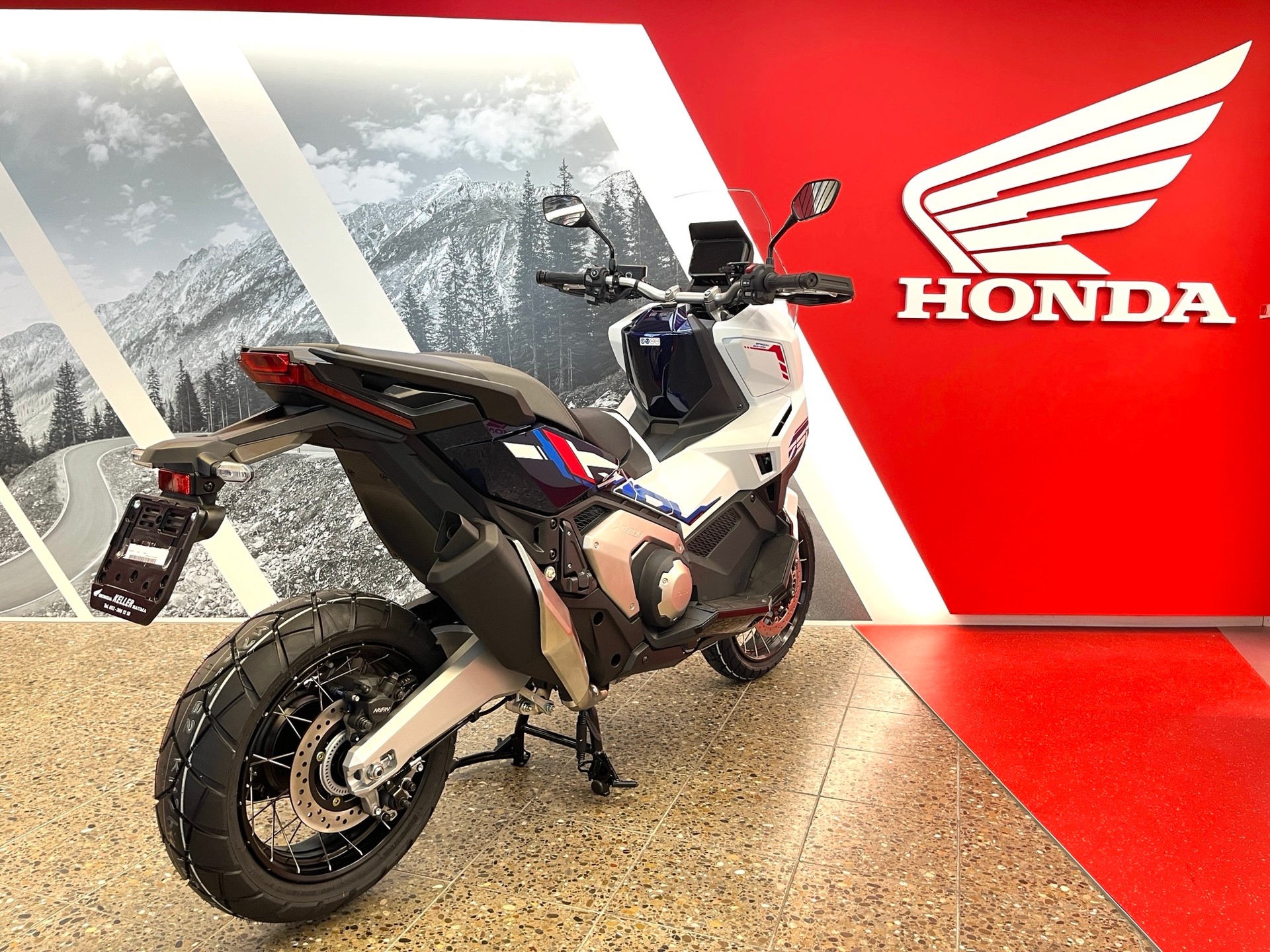 HONDA X-ADV 750-showroom-element-3