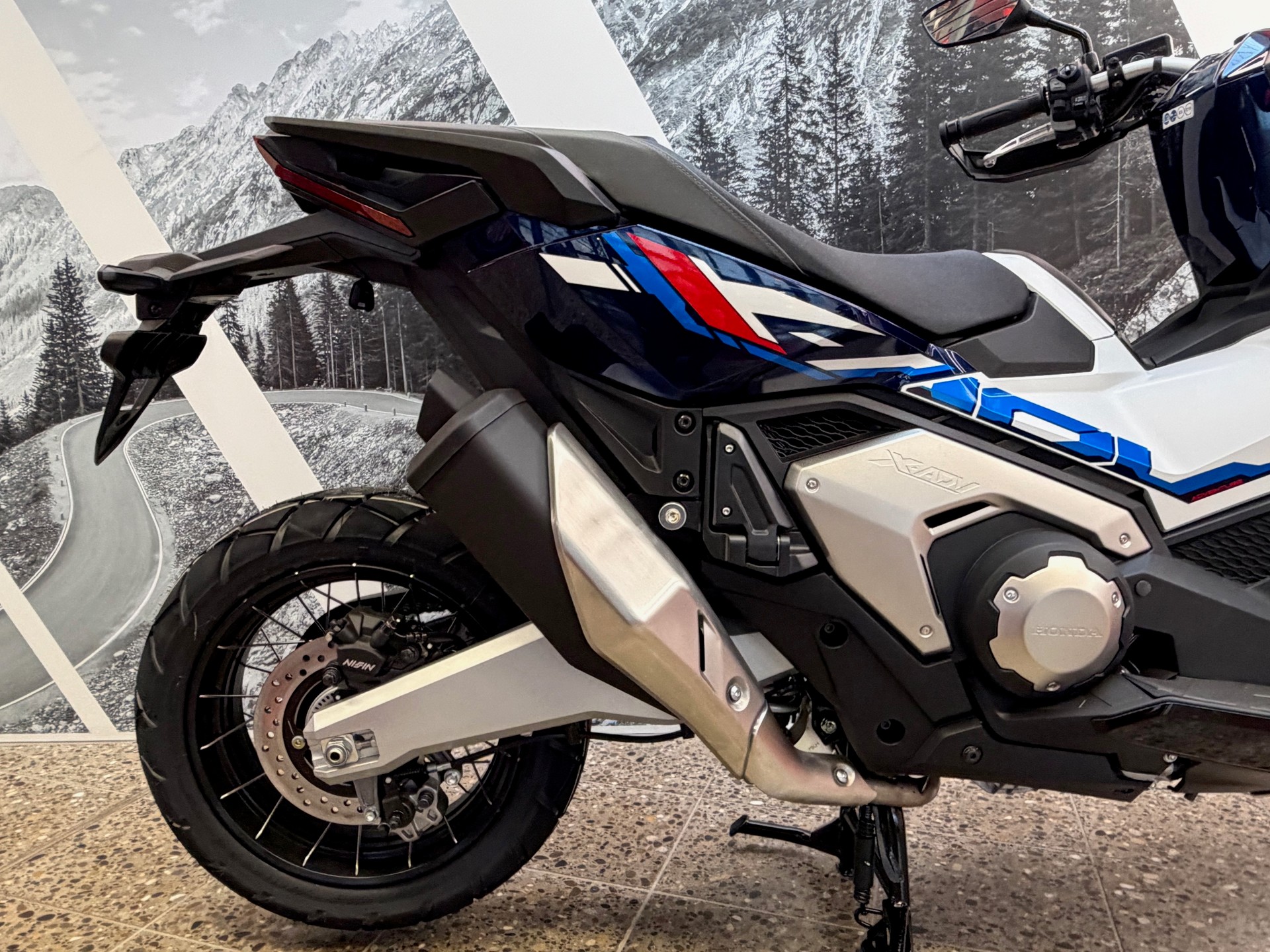 HONDA X-ADV 750-image-6