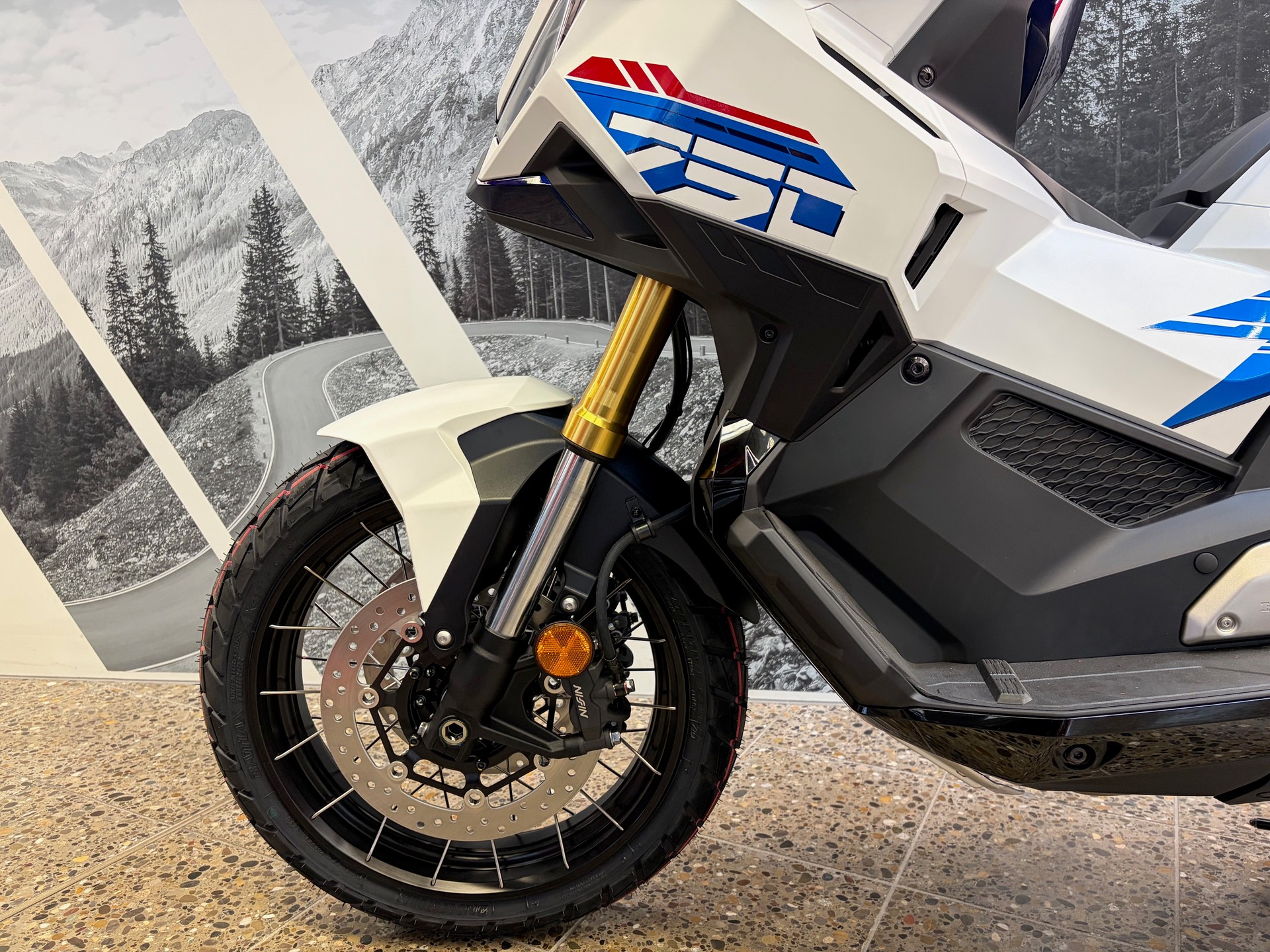 HONDA X-ADV 750-image-8