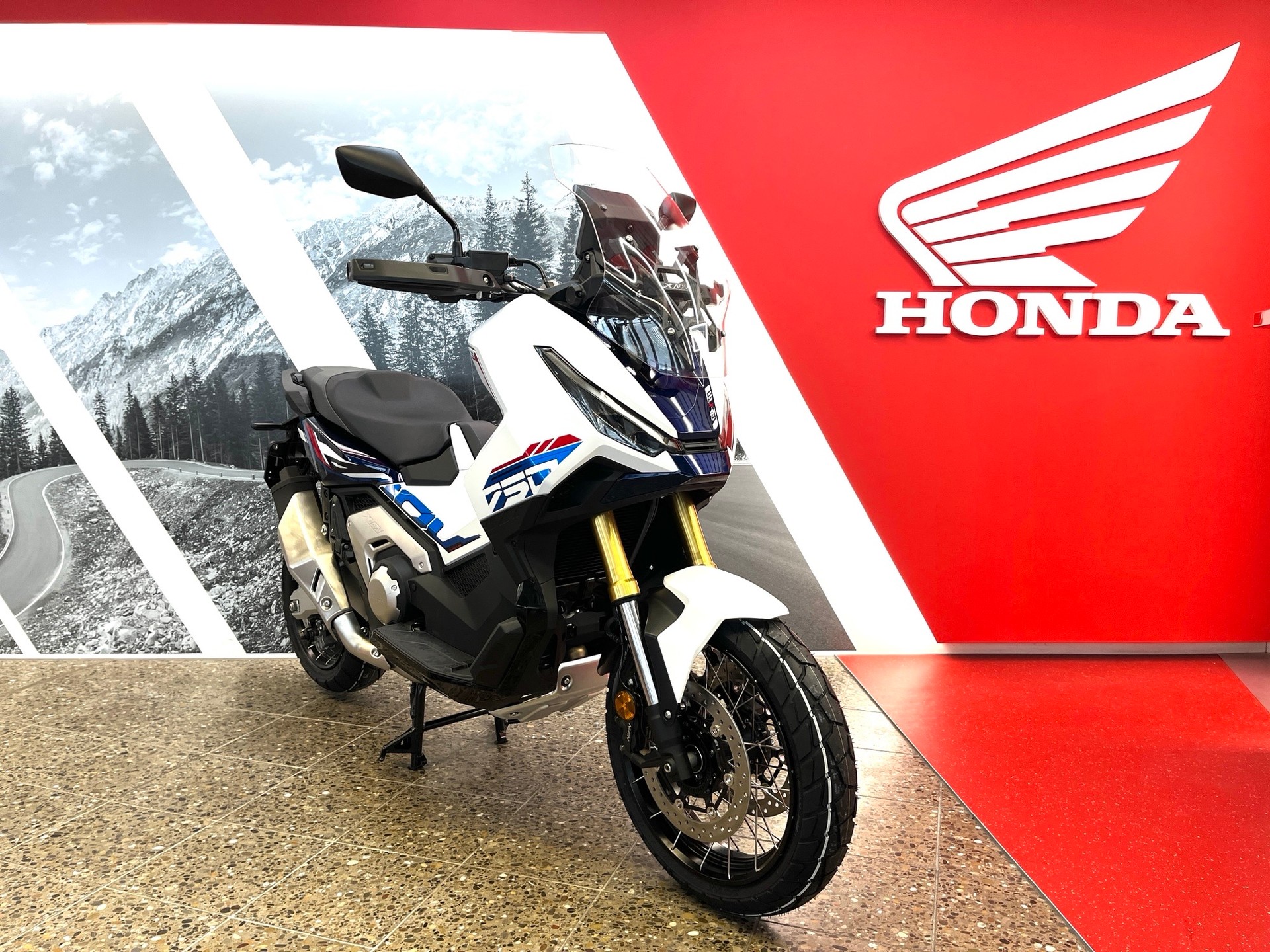 HONDA X-ADV 750-showroom-element-2