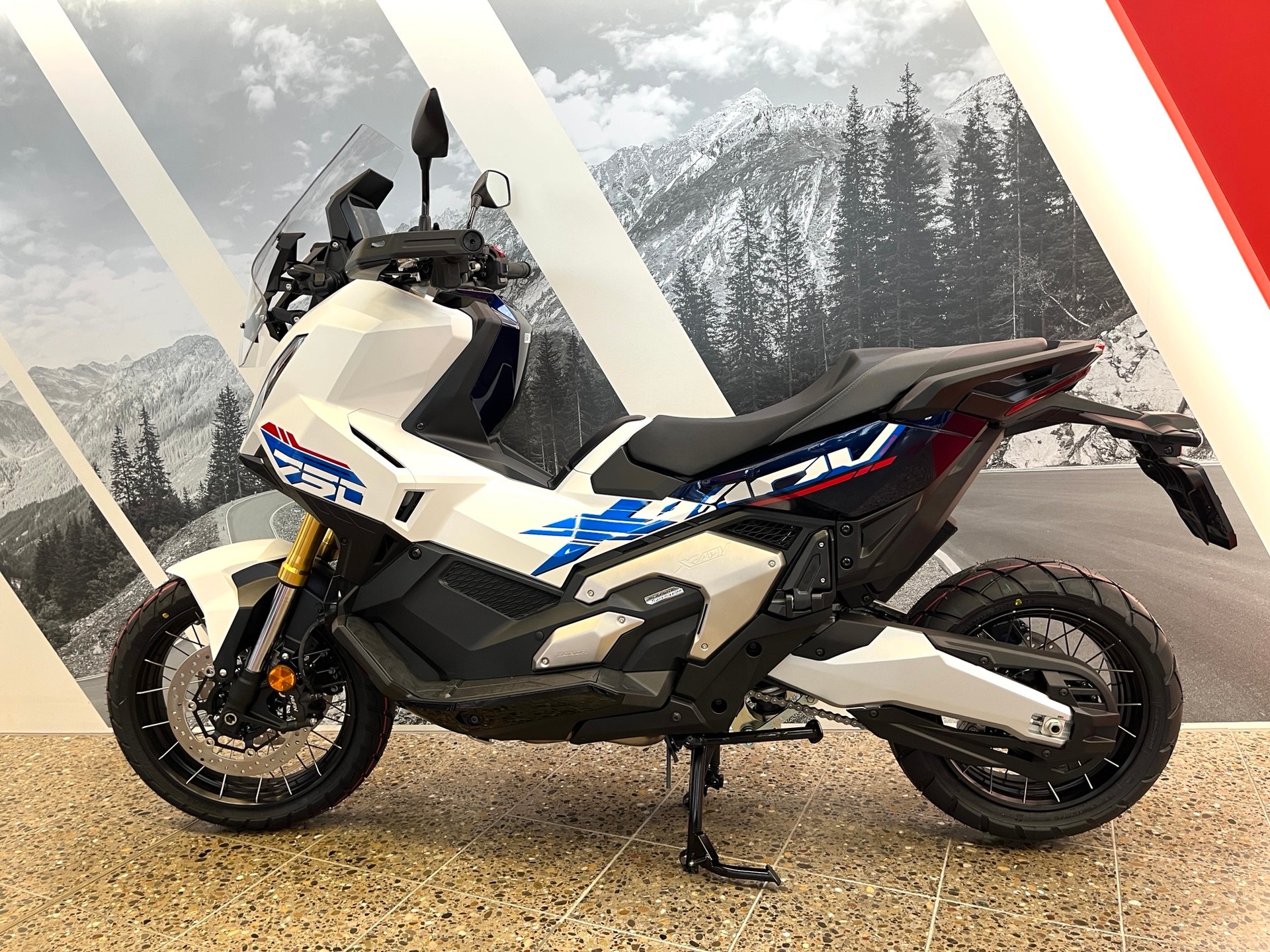HONDA X-ADV 750-showroom-element-1