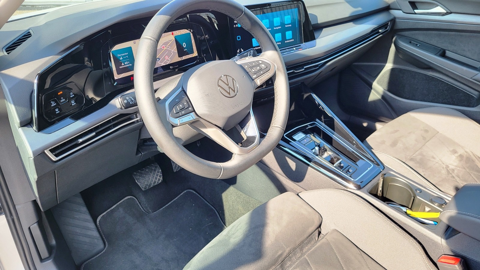 VW Golf 1.5 eTSI mHEV ACT Style DSG-image-9