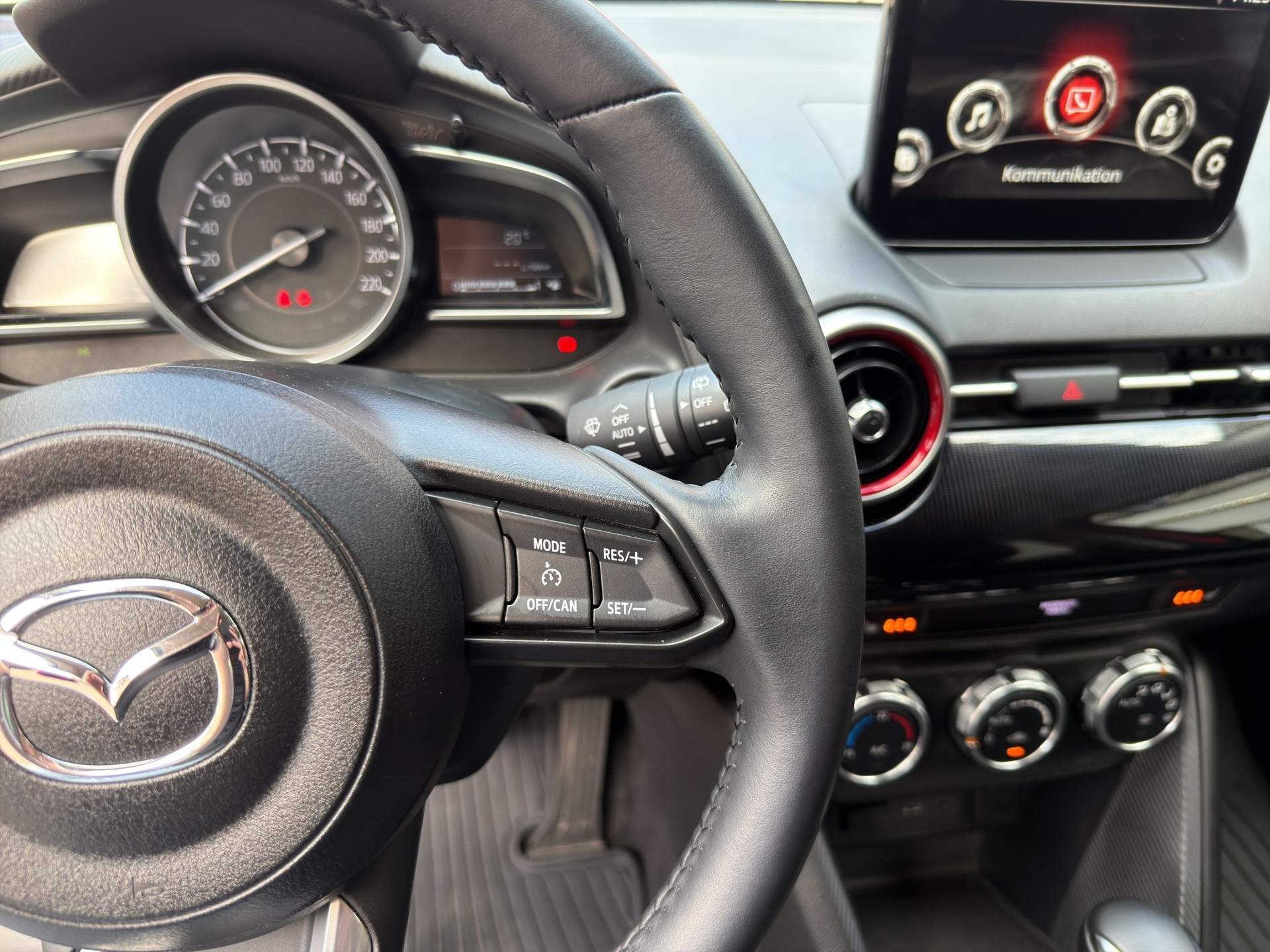MAZDA 2 SKYACTIV-G 90 Homura Automat-image-22