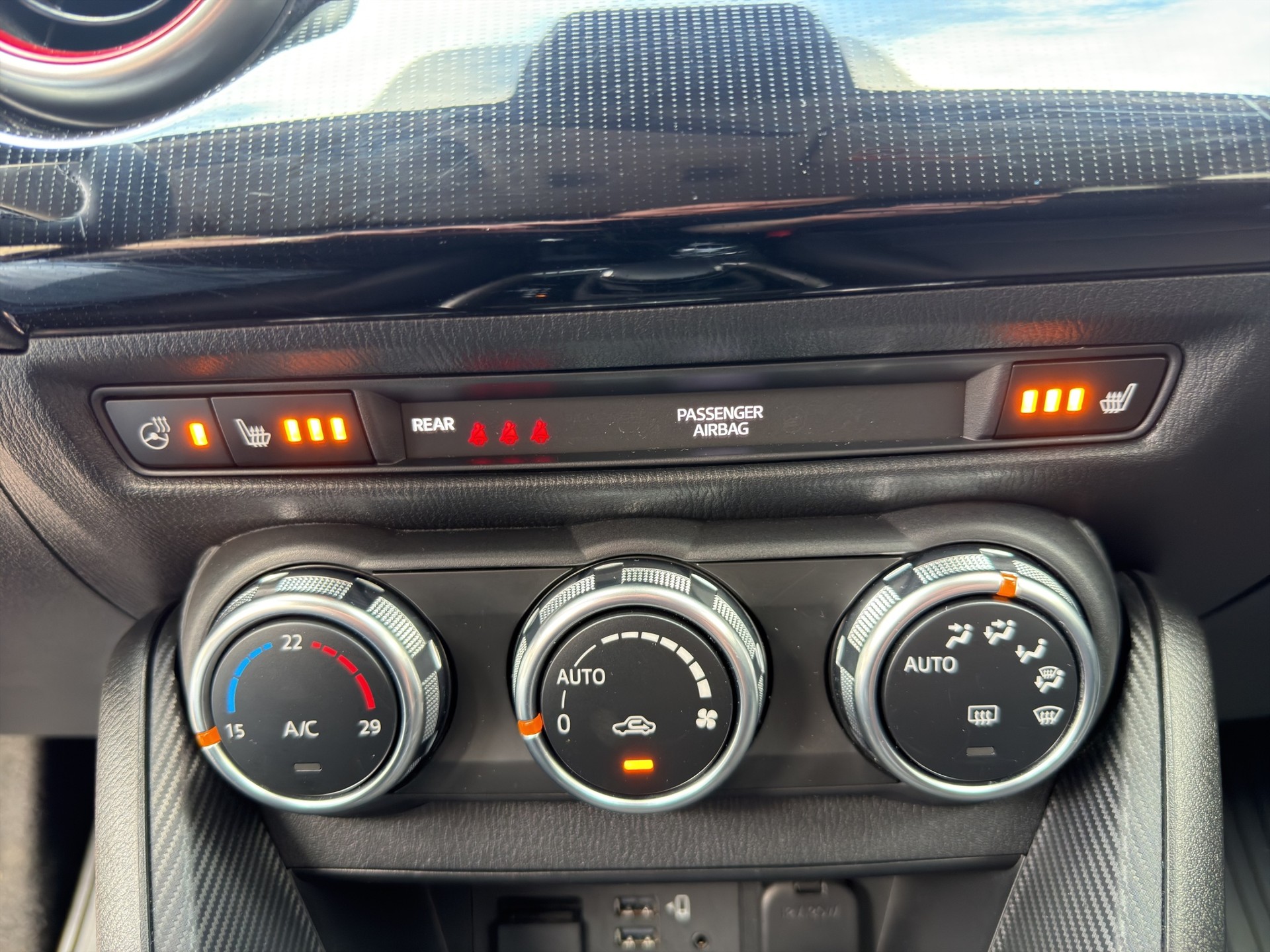 MAZDA 2 SKYACTIV-G 90 Homura Automat-image-21