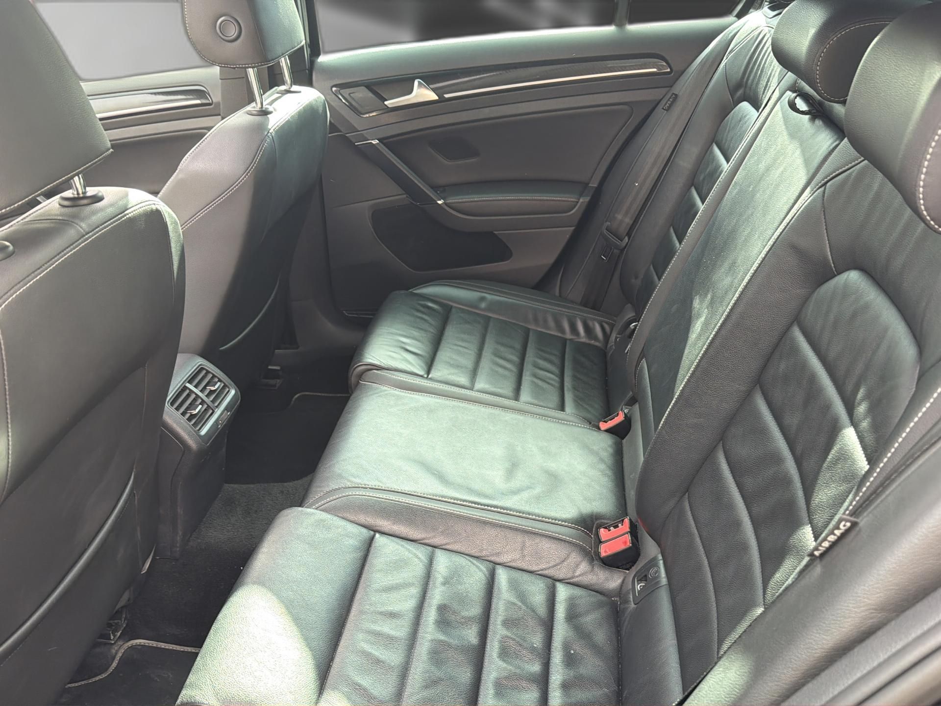 VW Golf 2.0 TSI R 4Motion DSG-image-11