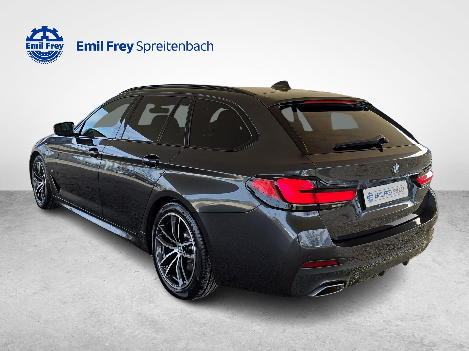 BMW 520d xDrive Touring-image-2