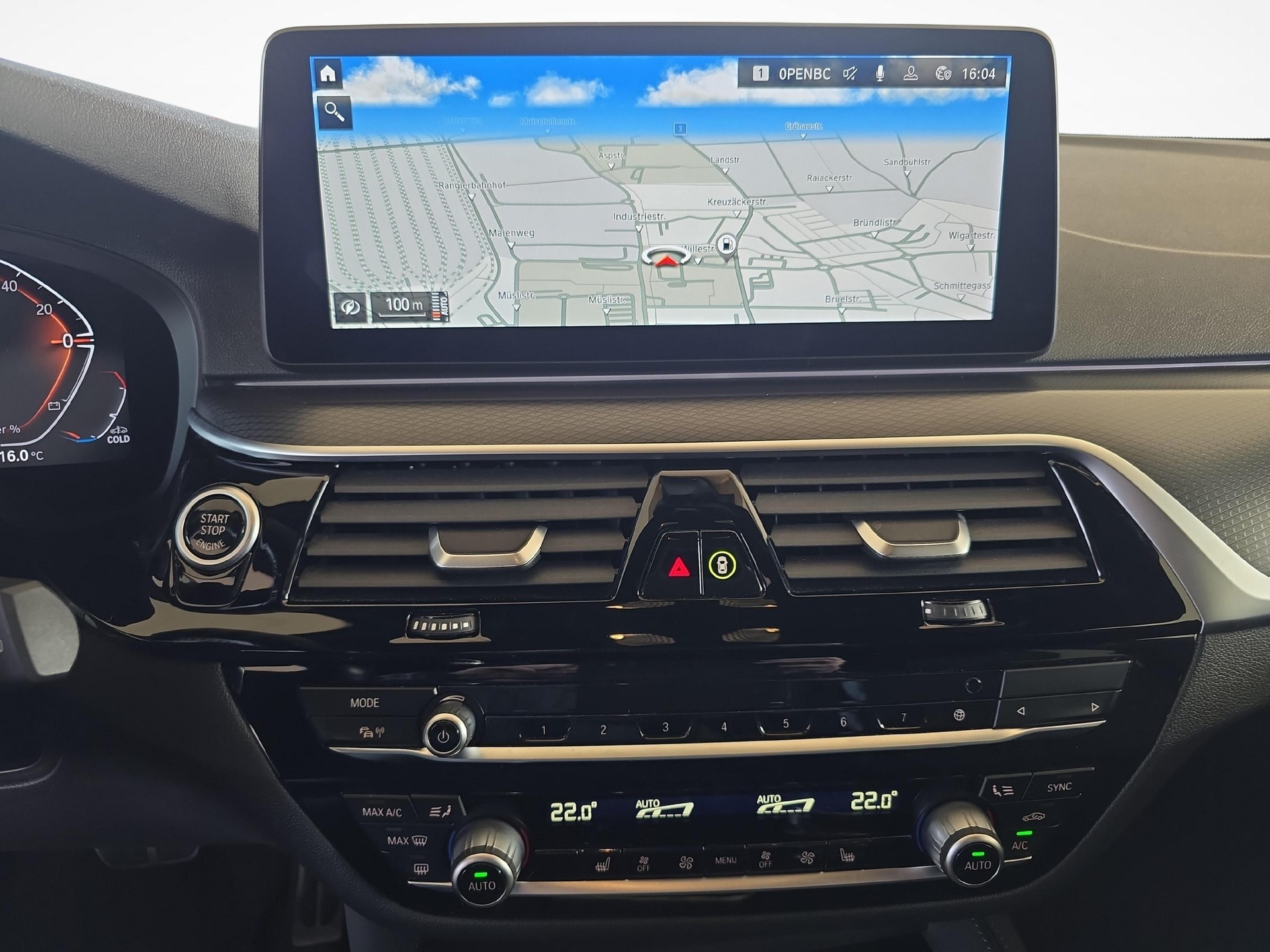 BMW 520d xDrive Touring-image-15