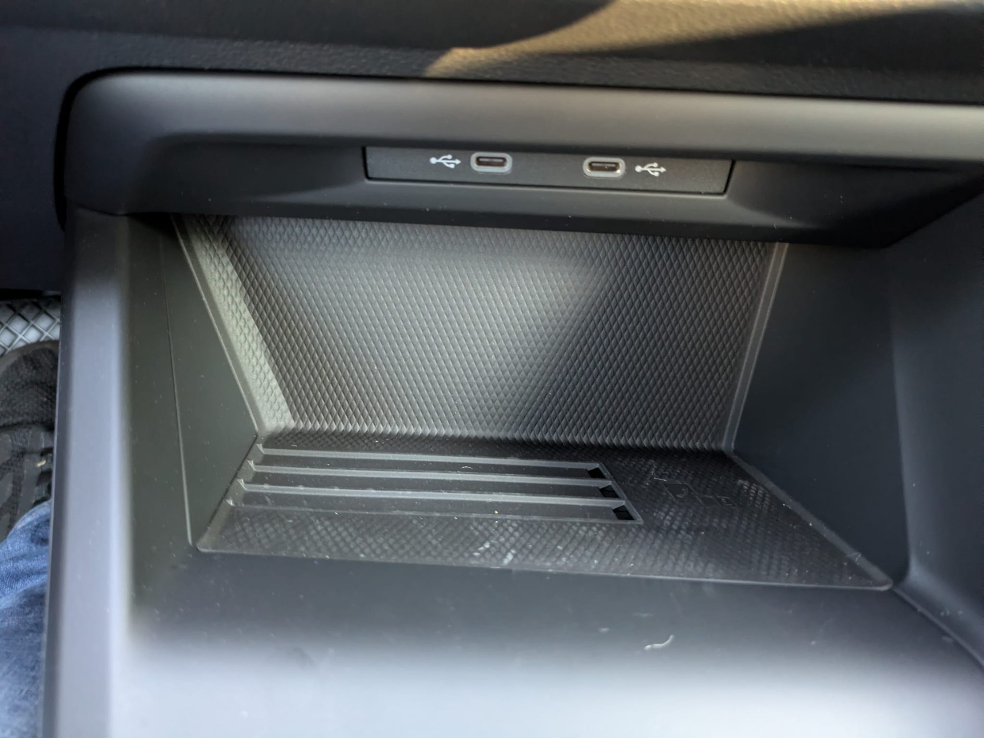 VW Golf 1.5 TSI PHEV Life-image-30