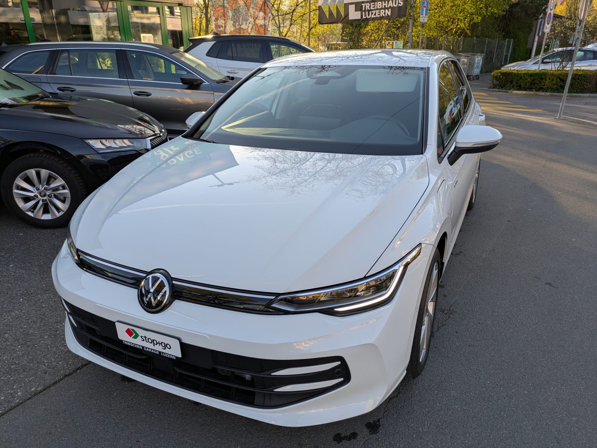 VW Golf 1.5 TSI PHEV Life-showroom-element-2